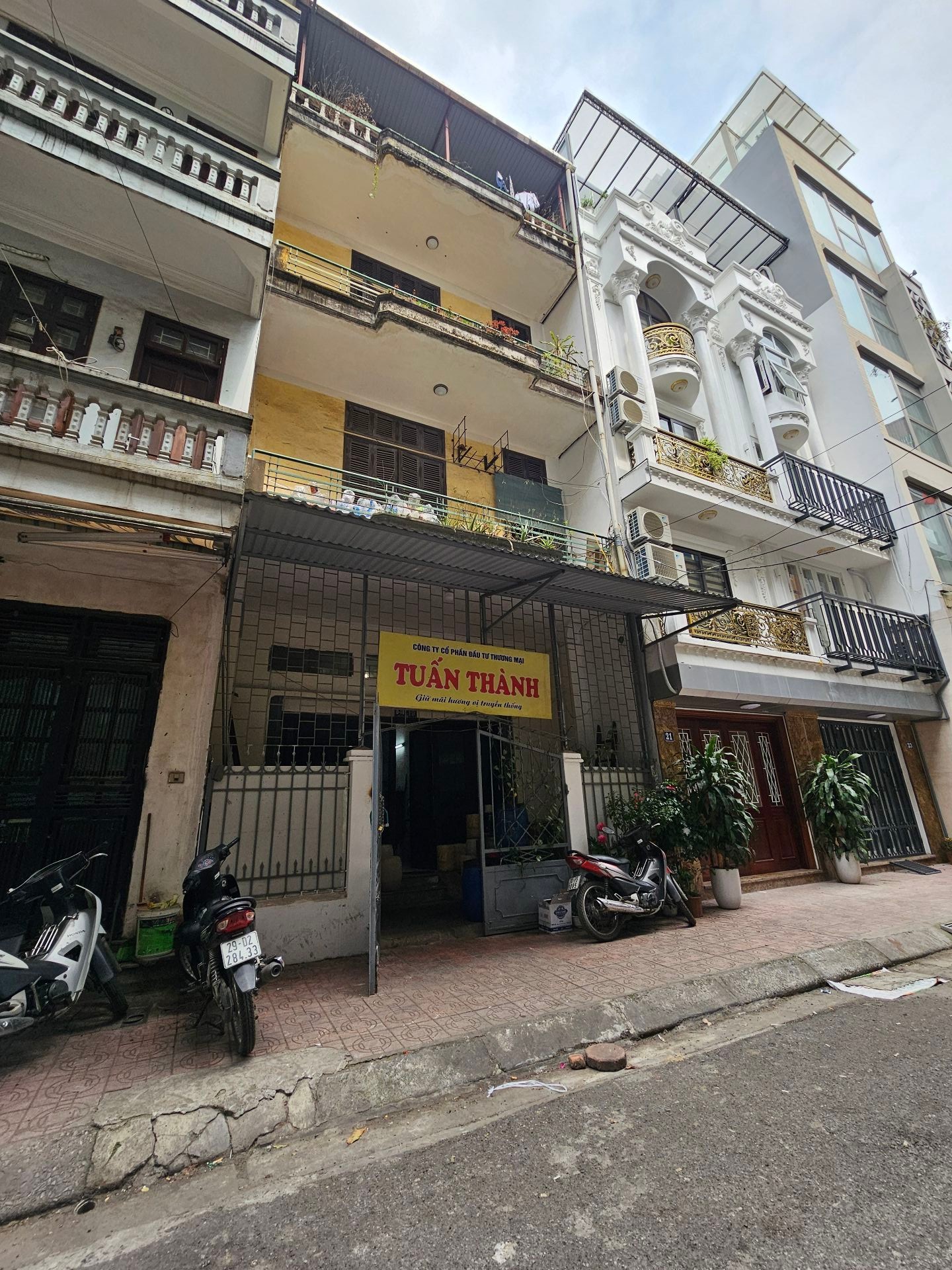 Bán nhà Hồng Hà - diện tích 70m2 4 tầng - Ô TÔ - giá 25,6 tỷ