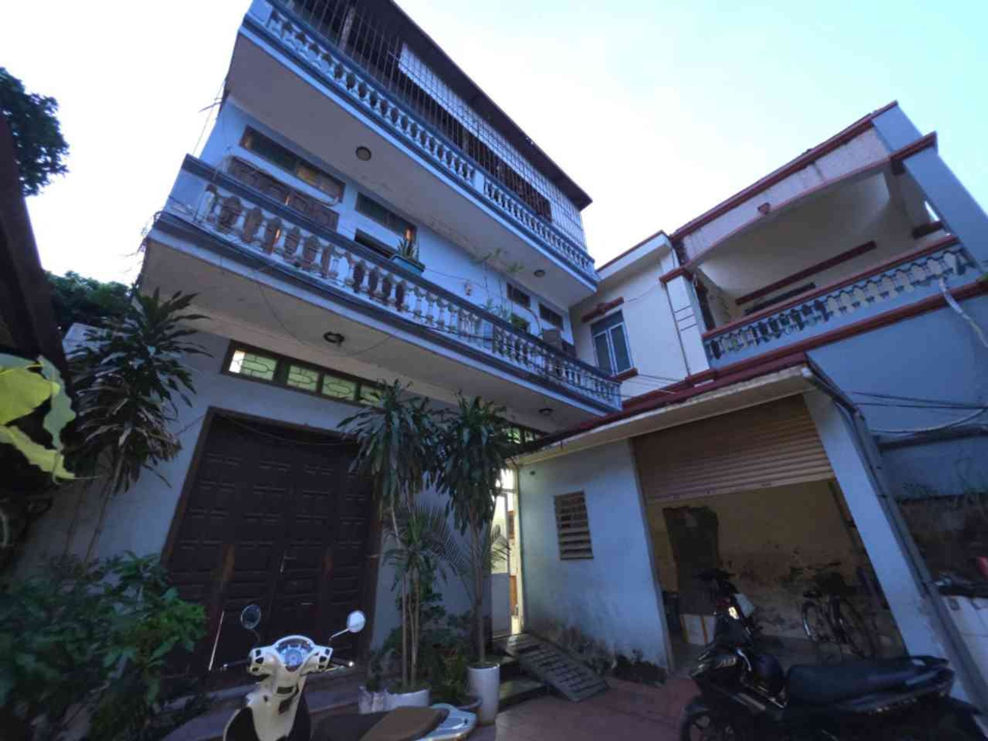 Bán nhà Định Công Hạ - diện tích 100m2 3 tầng - Ô tô đỗ cổng - giá 16,5 tỷ