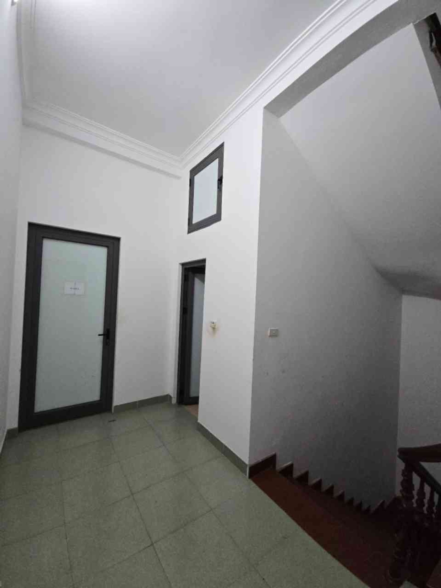 Bán nhà Hưng Thịnh - diện tích 89m2 4 tầng - Ô tô 45 chỗ đỗ cửa - giá 27,5 tỷ