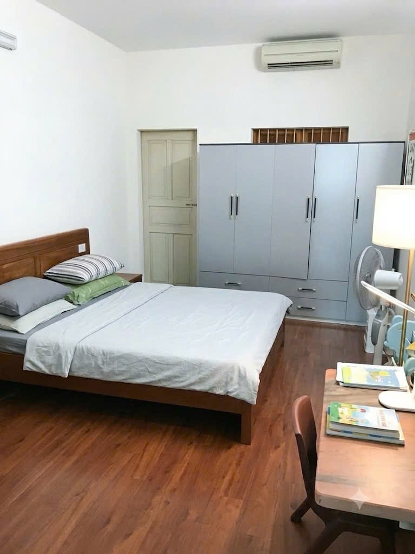 Bán nhà TT Điện Than - diện tích 130m2 5 tầng - Căn hộ tập thể đẹp, đối diện công viên - giá 6,6 tỷ