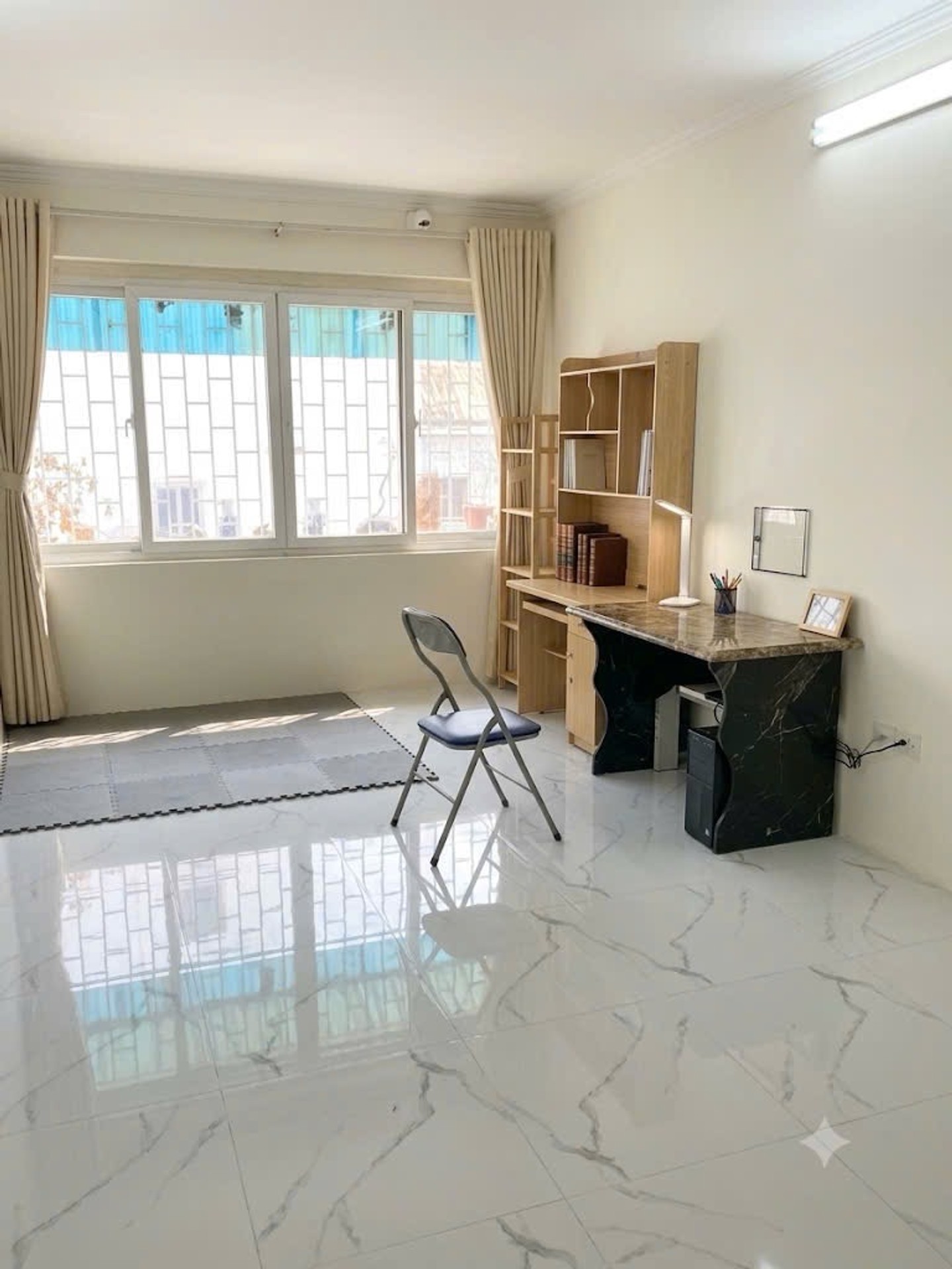 Bán nhà TT Điện Than - diện tích 130m2 5 tầng - Căn hộ tập thể đẹp, đối diện công viên - giá 6,6 tỷ