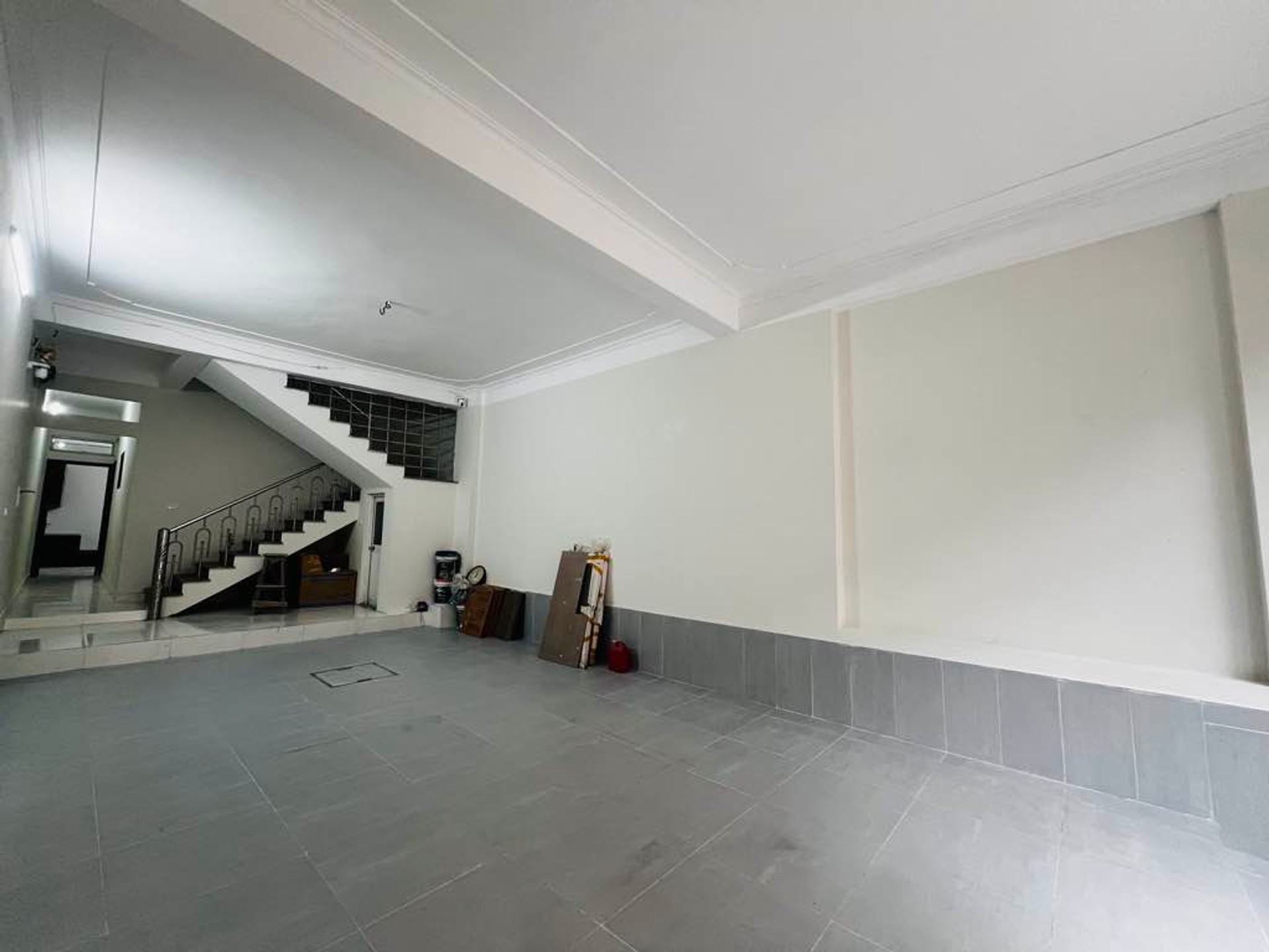 Bán nhà Thanh Đàm - diện tích 100m2 4 tầng - Ô tô đỗ cửa vào nhà - giá 22,5 tỷ
