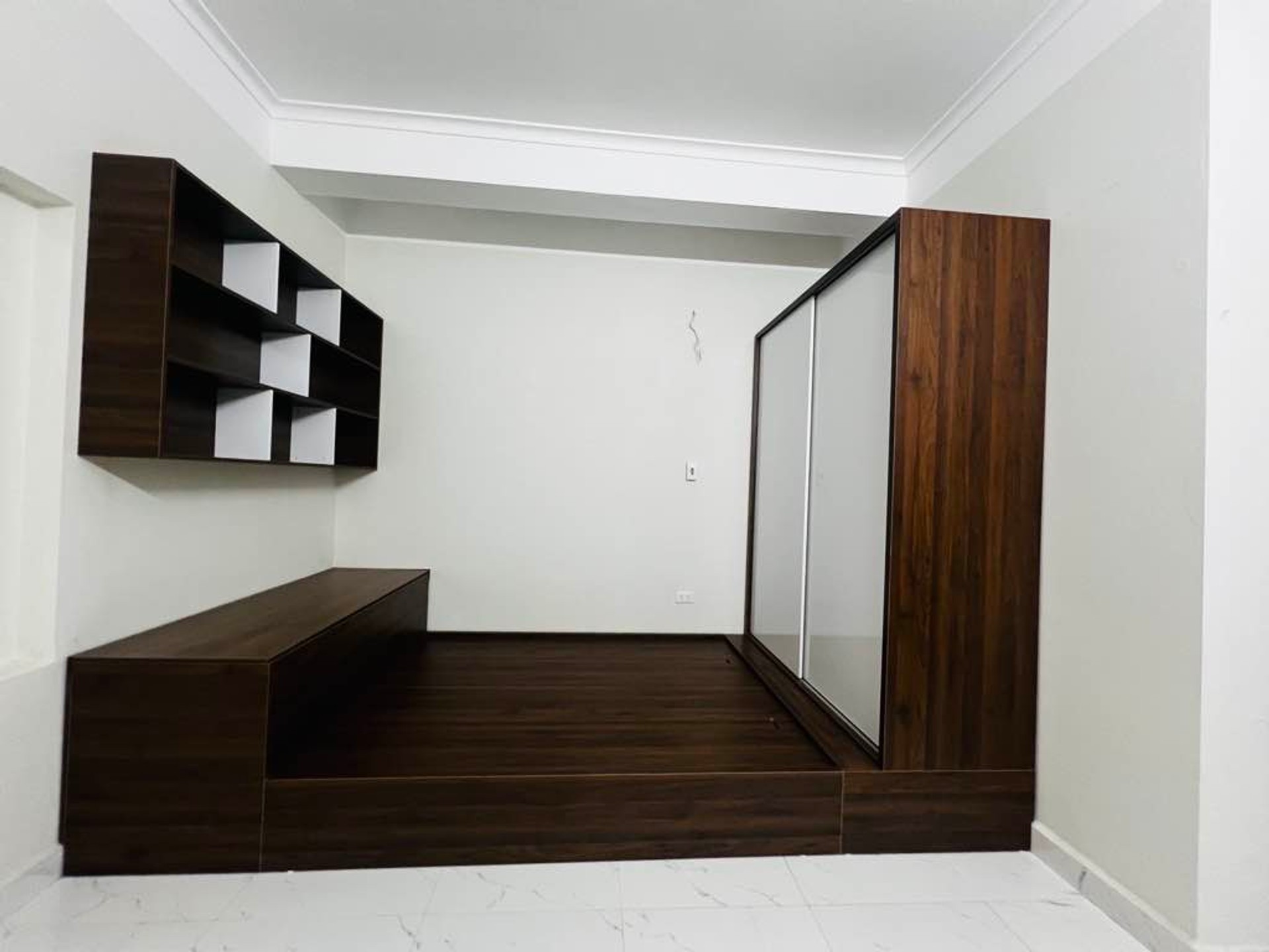 Bán nhà Thanh Đàm - diện tích 100m2 4 tầng - Ô tô đỗ cửa vào nhà - giá 22,5 tỷ
