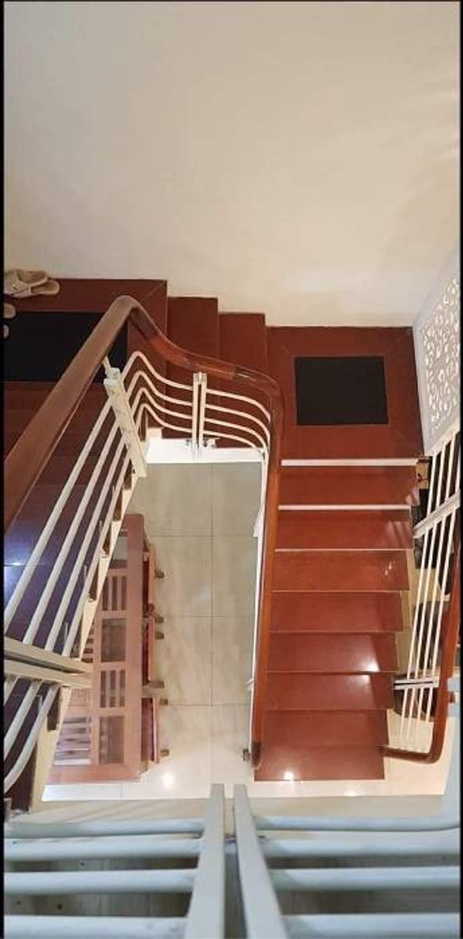 Bán nhà Nguyễn Khoái - diện tích 65m2 3 tầng - Ô TÔ TRÁNH - giá 15 tỷ
