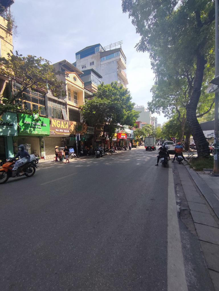 Bán nhà Lạc Trung - diện tích 48m2 3 tầng - Vị trí đẹp nhất phố - giá 33 tỷ