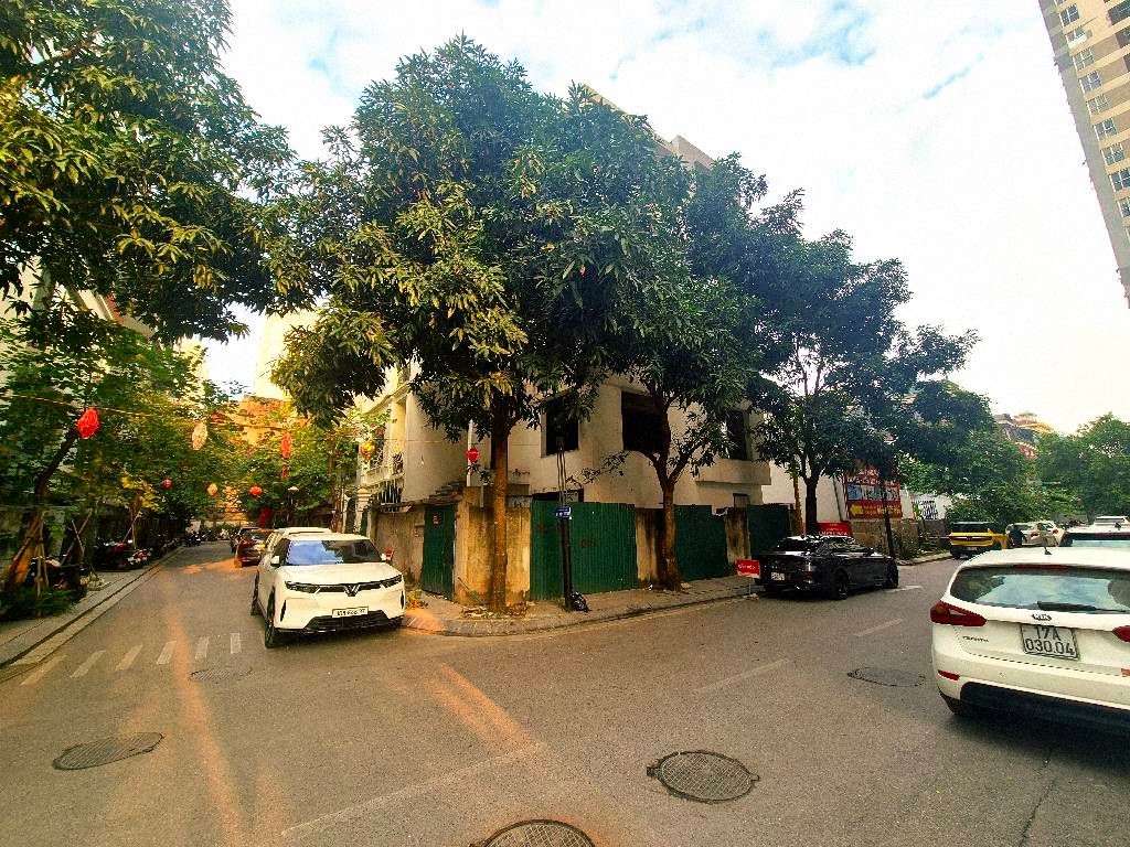 Bán nhà Nguyễn Tuân - diện tích 108m2 5 tầng - Lô góc 3 thoáng - giá 75 tỷ