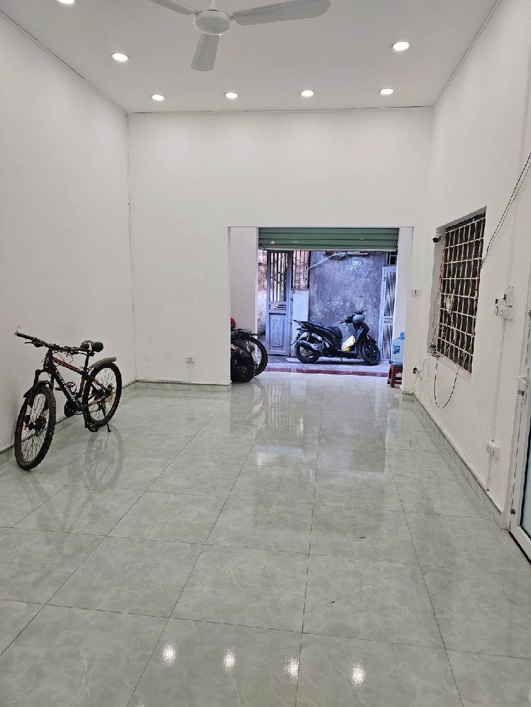 Bán nhà Trần Khát Chân - diện tích 81.4m2 3 tầng - Đang cập nhật - giá 25,5 tỷ