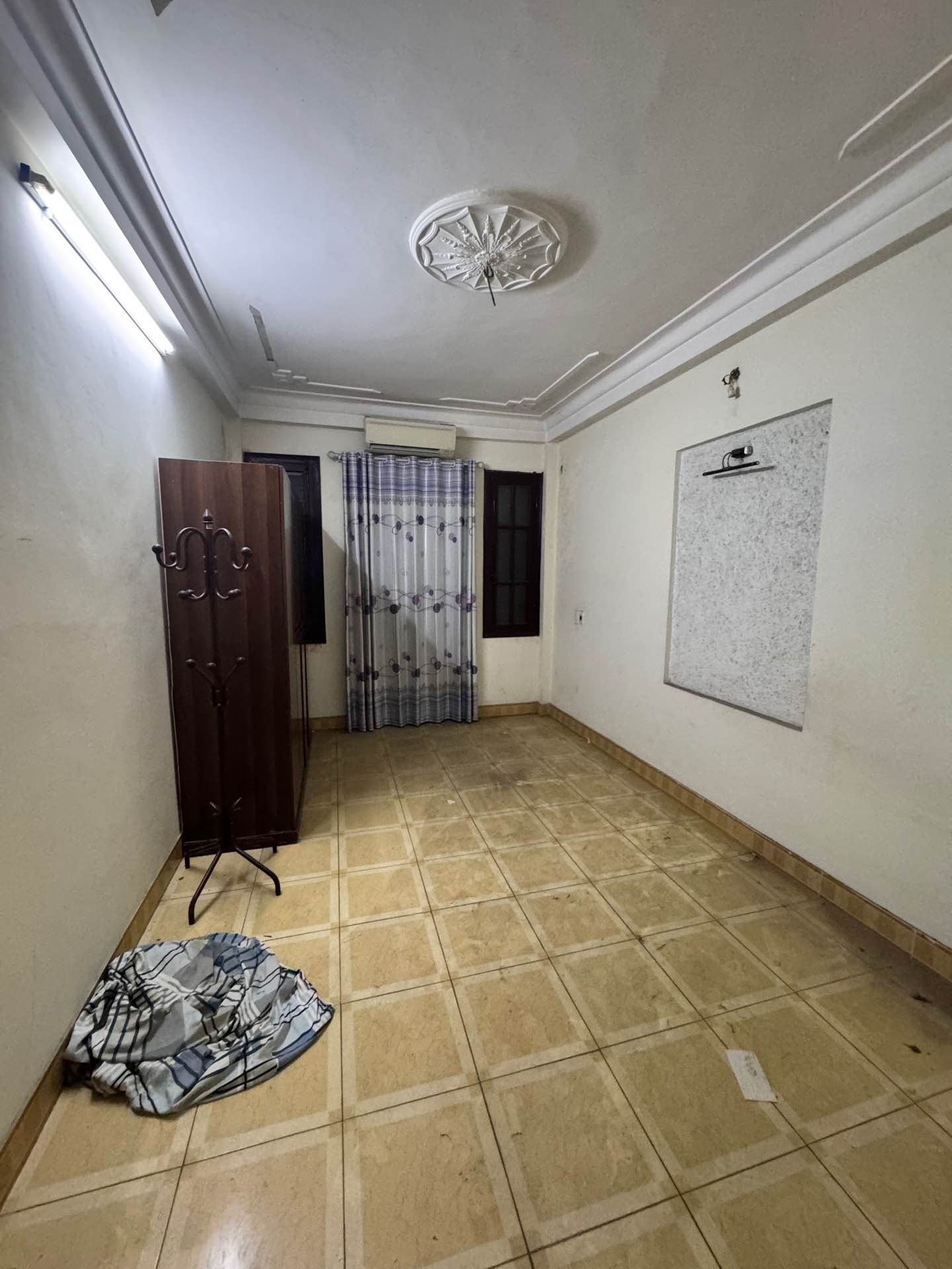 Bán nhà Minh Khai - diện tích 85m2 4 tầng - Ngõ ô tô tránh - giá 28,9 tỷ