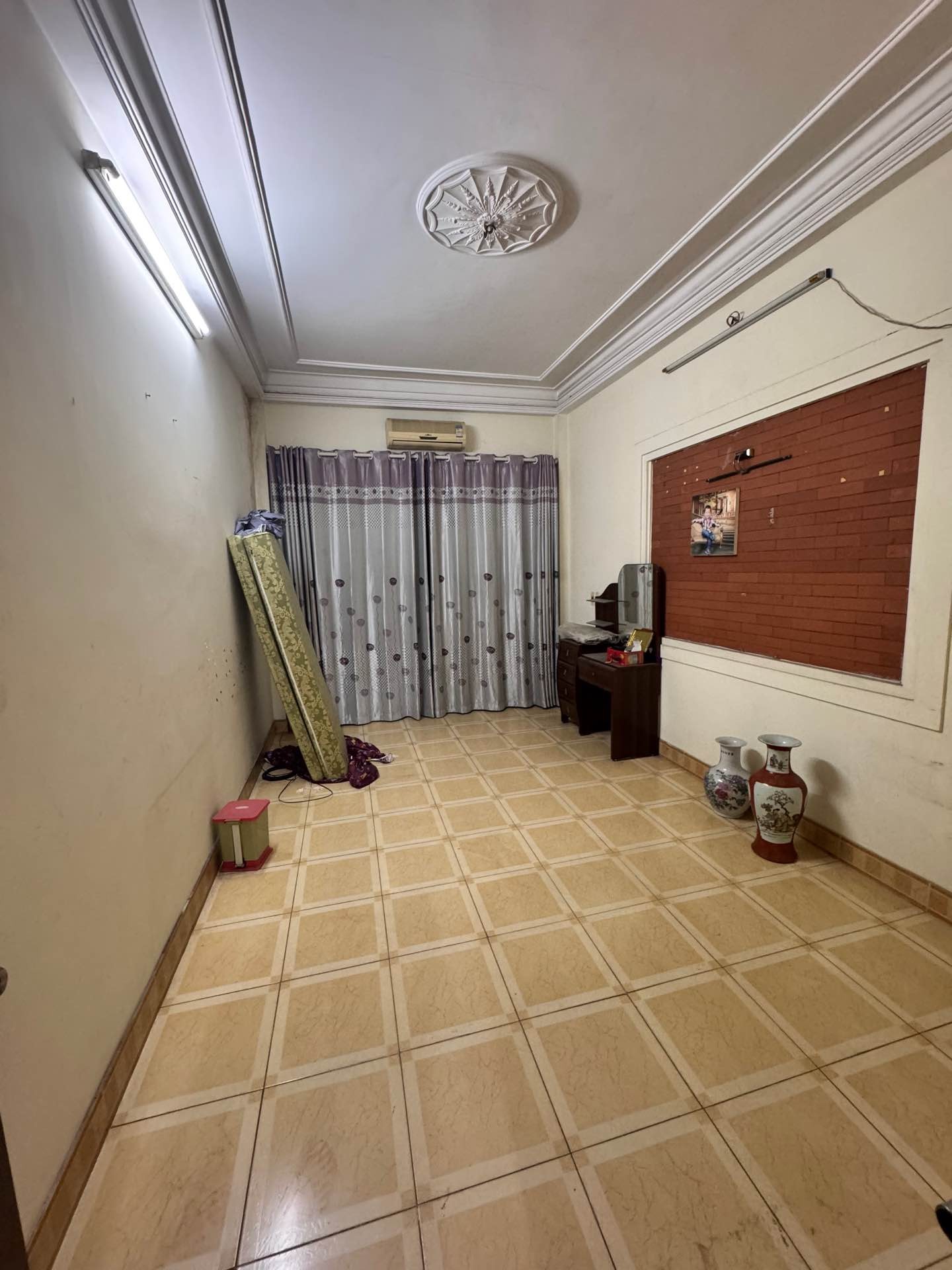 Bán nhà Minh Khai - diện tích 85m2 4 tầng - Ngõ ô tô tránh - giá 28,9 tỷ