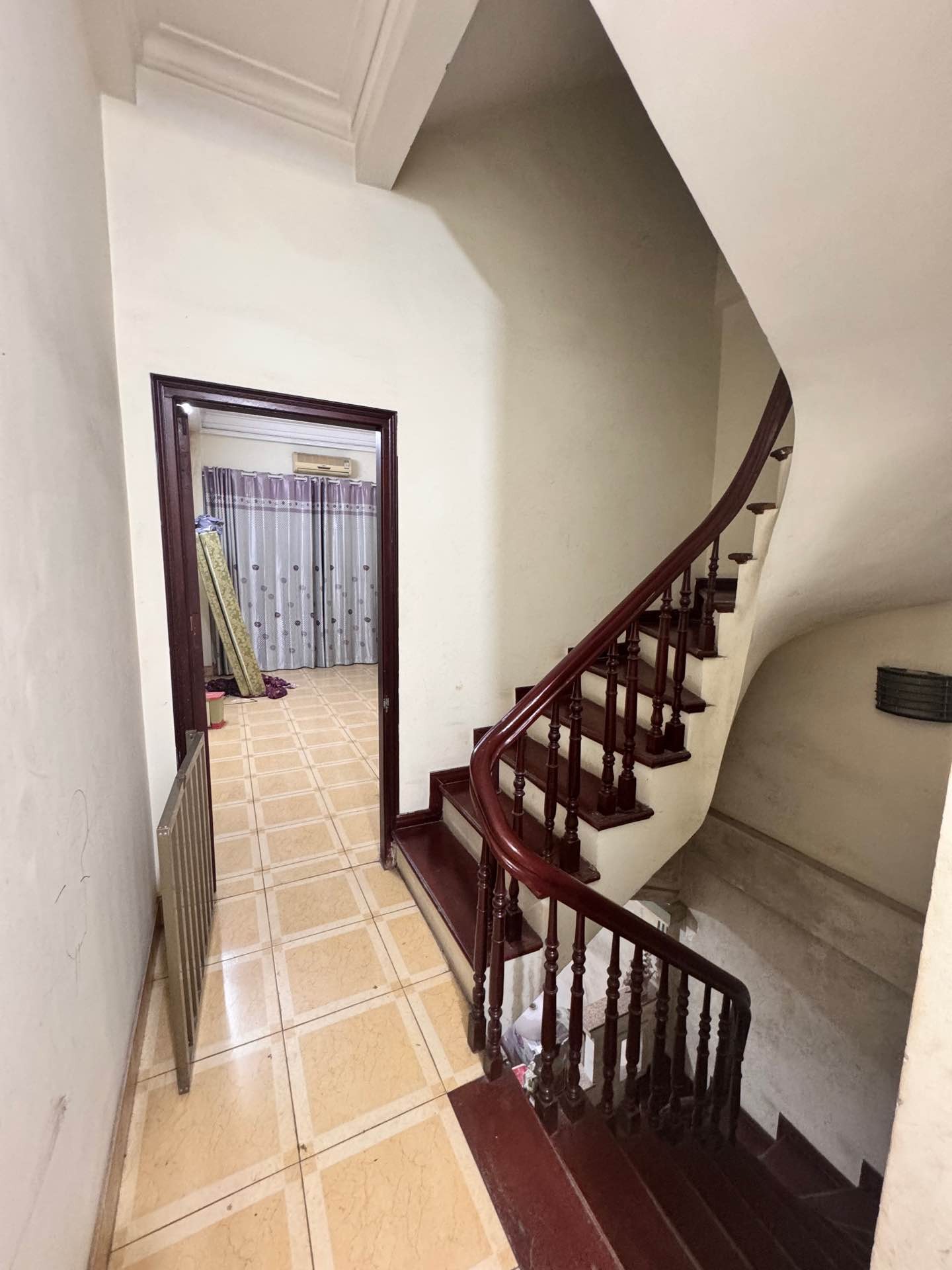 Bán nhà Minh Khai - diện tích 85m2 4 tầng - Ngõ ô tô tránh - giá 28,9 tỷ