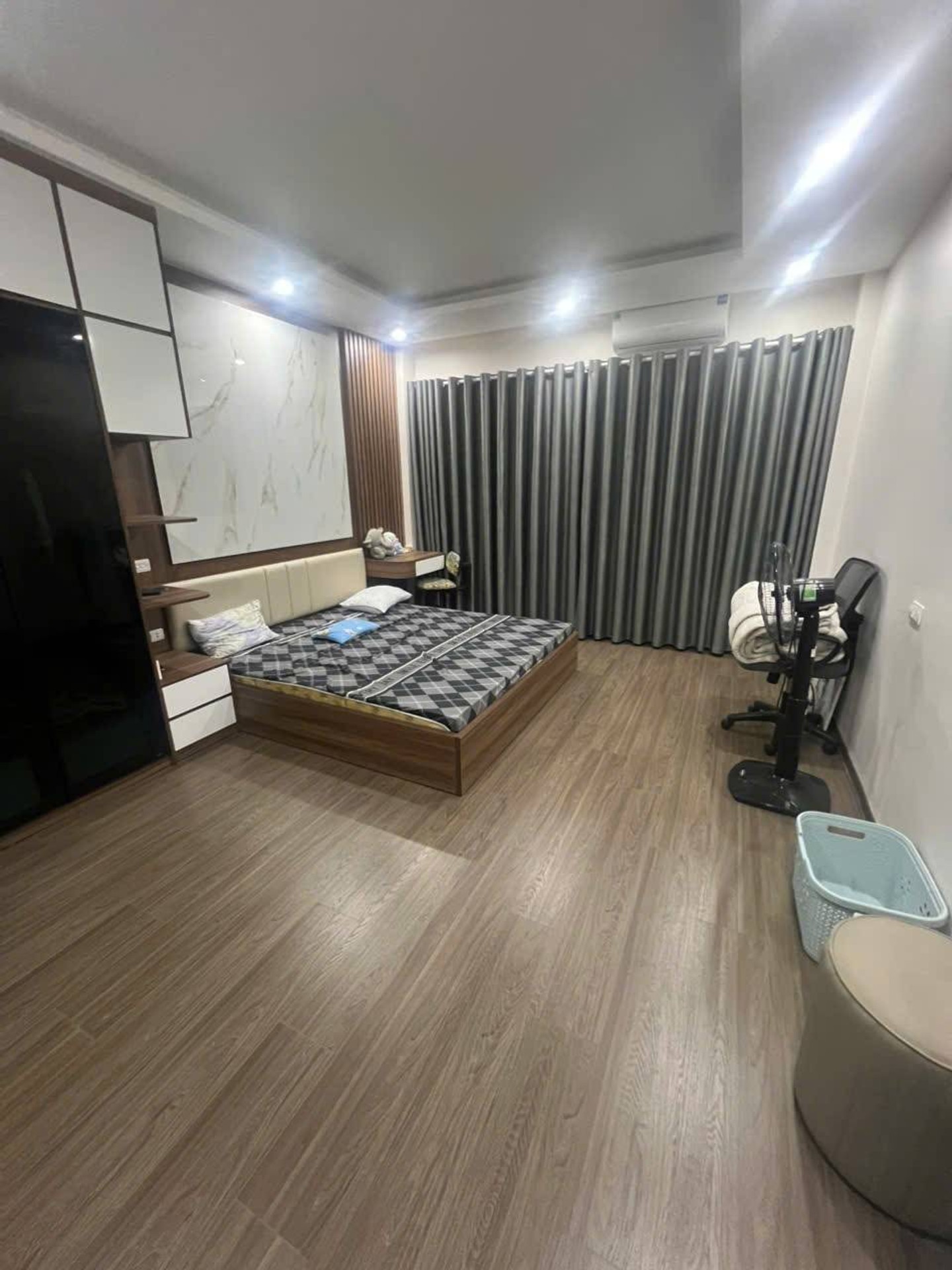 Bán nhà Định Công - diện tích 34m2 5 tầng - Full công năng - giá 10,2 tỷ