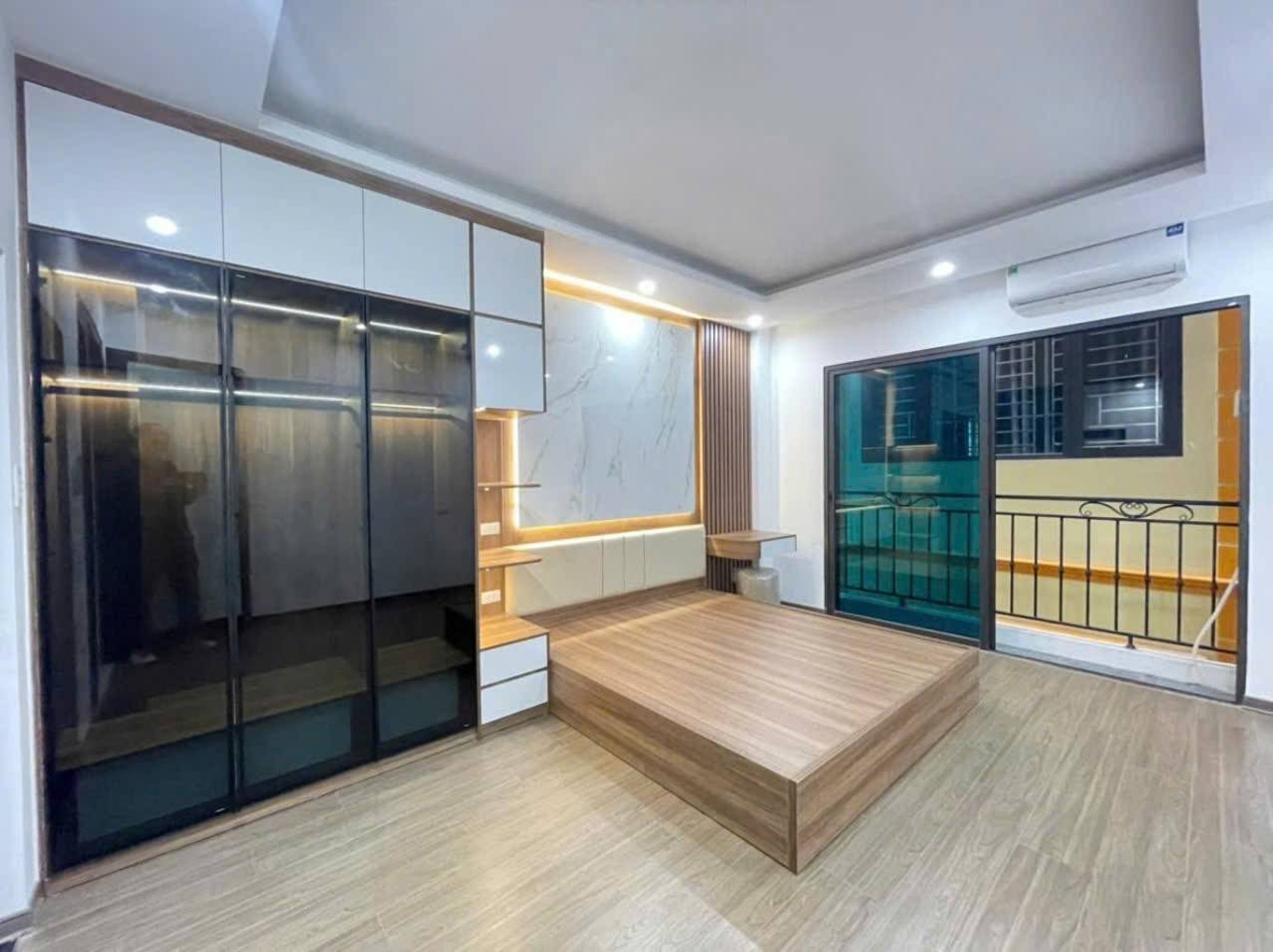 Bán nhà Định Công - diện tích 34m2 5 tầng - Full công năng - giá 10,2 tỷ
