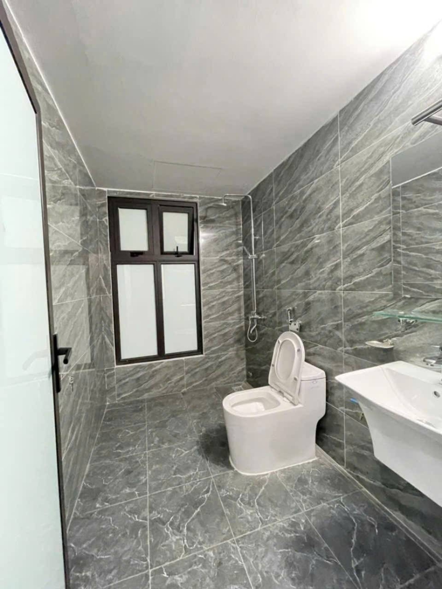 Bán nhà Định Công - diện tích 34m2 5 tầng - Full công năng - giá 10,2 tỷ
