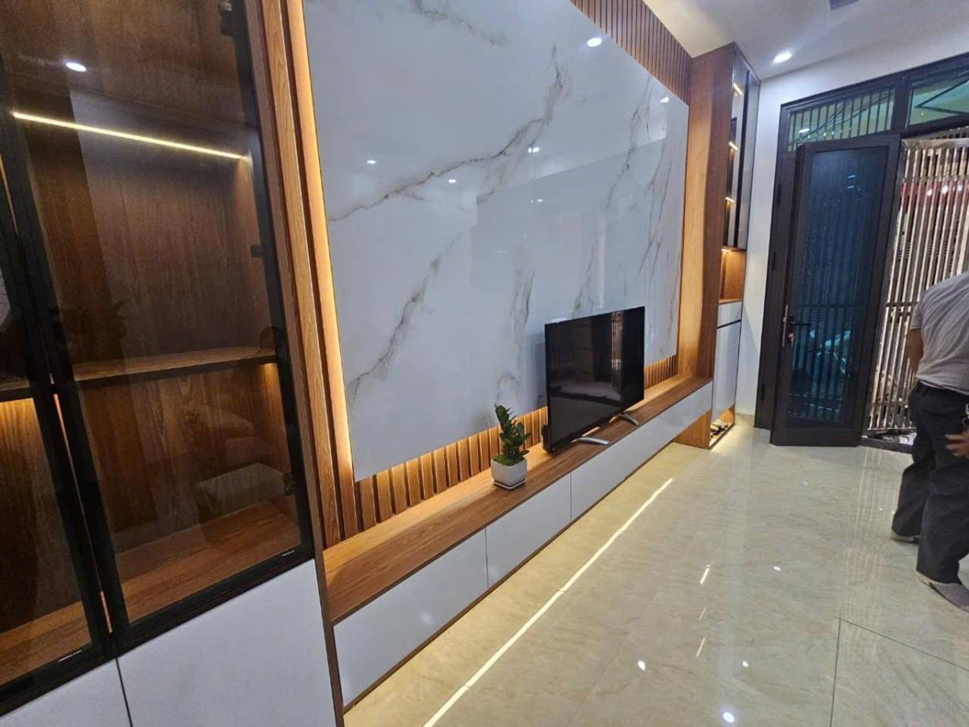 Bán nhà Định Công - diện tích 34m2 5 tầng - Full công năng - giá 10,2 tỷ