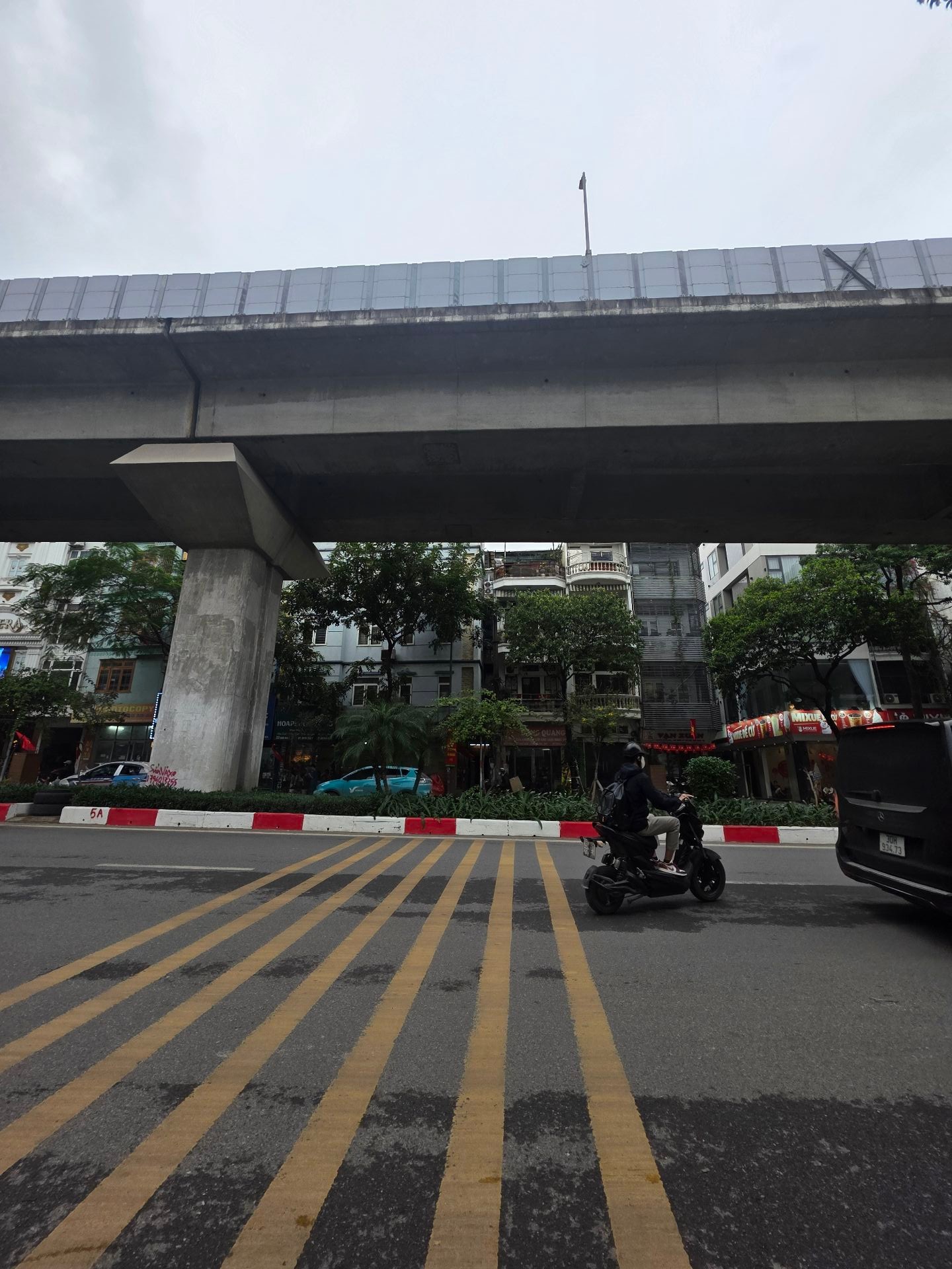 Bán nhà Hào Nam - diện tích 43m2 4 tầng - mặt phố kinh doanh cực tốt - giá 25 tỷ