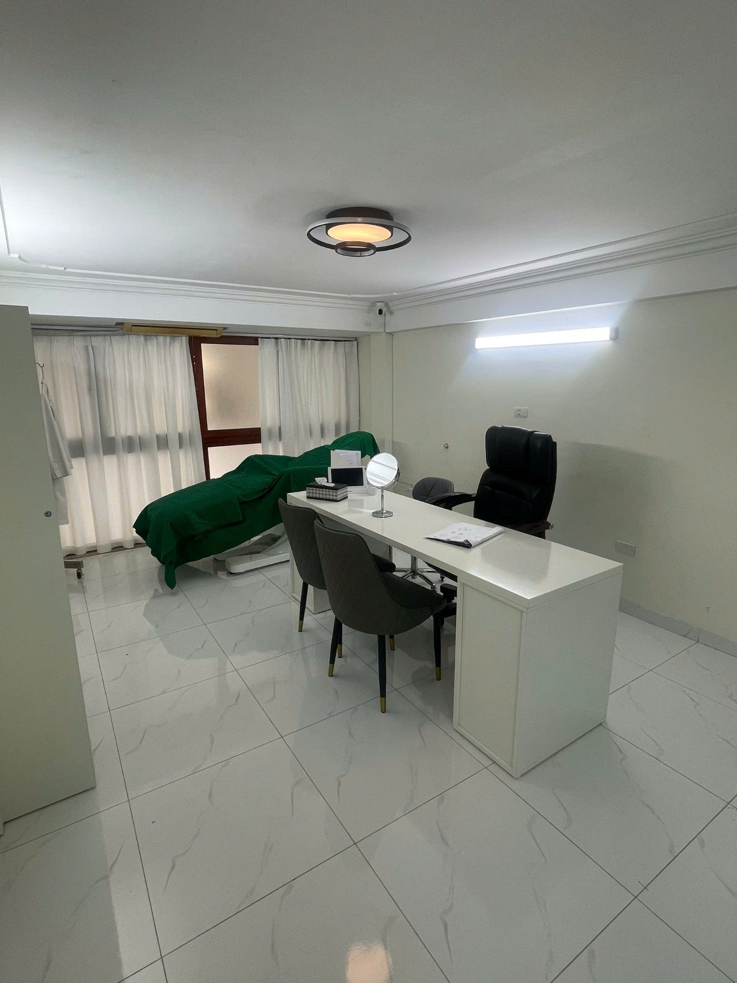 Bán nhà Hào Nam - diện tích 43m2 4 tầng - mặt phố kinh doanh cực tốt - giá 25 tỷ