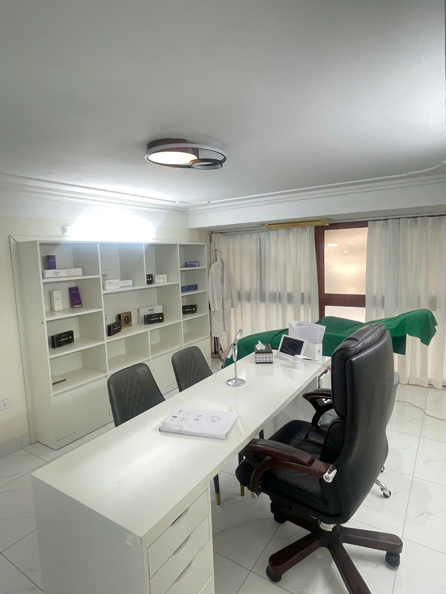 Bán nhà Hào Nam - diện tích 43m2 4 tầng - mặt phố kinh doanh cực tốt - giá 25 tỷ