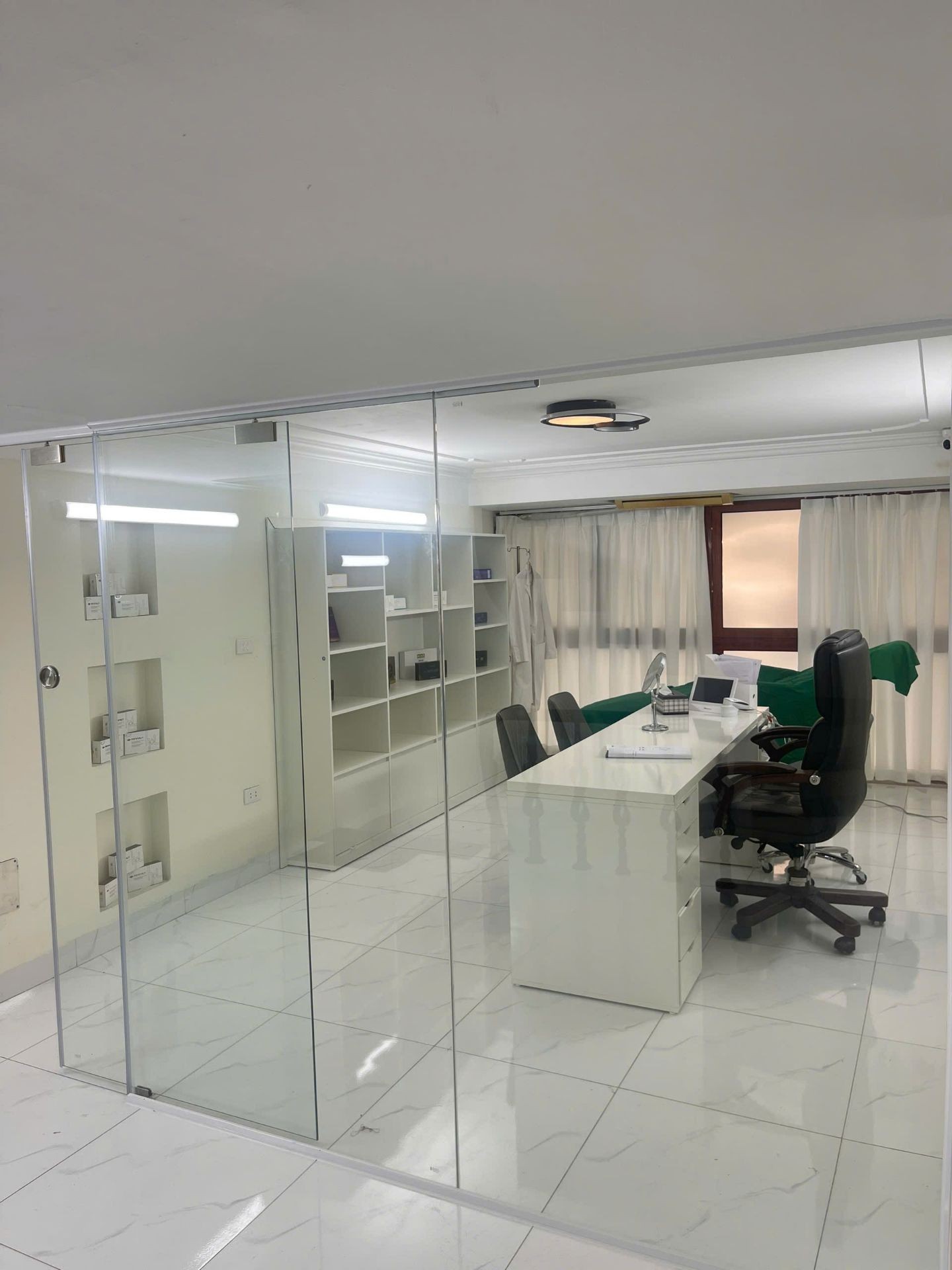 Bán nhà Hào Nam - diện tích 43m2 4 tầng - mặt phố kinh doanh cực tốt - giá 25 tỷ