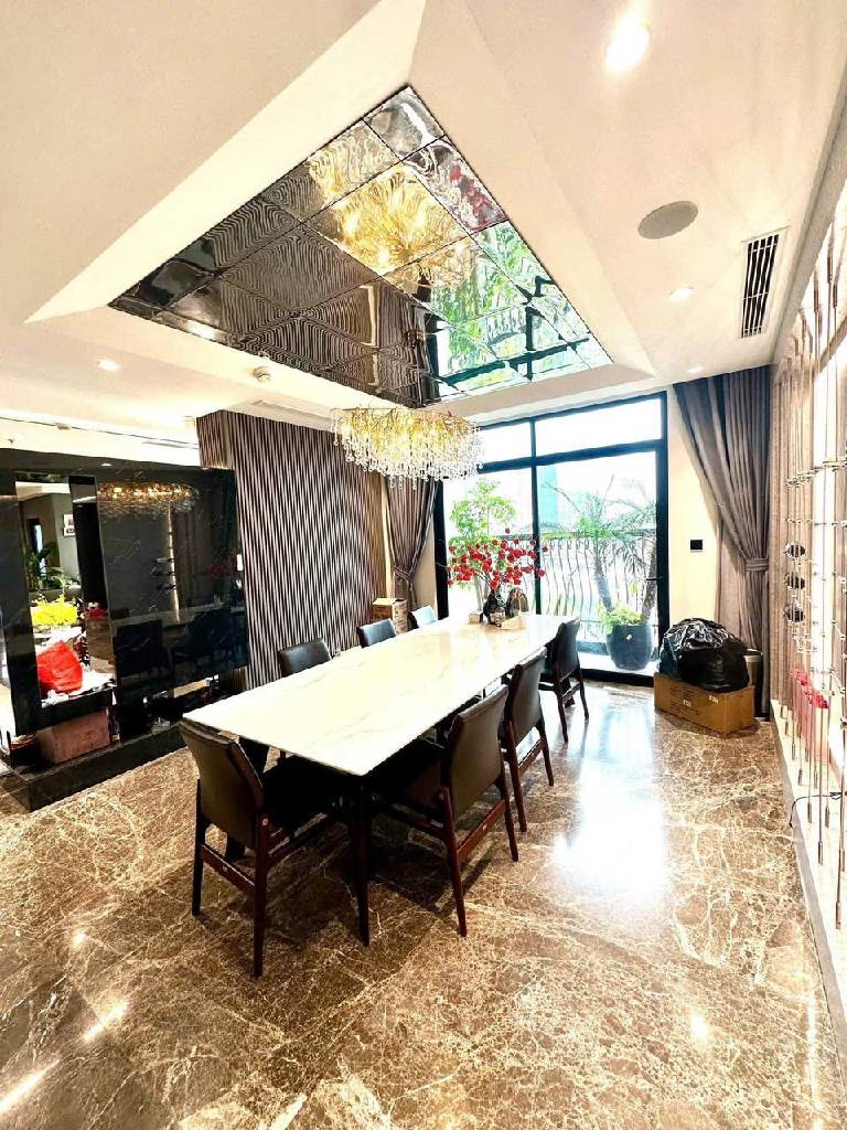 Bán nhà Huỳnh Thúc Kháng - diện tích 300m2 10 tầng - Biệt thự trên cao độc nhất - giá 58 tỷ