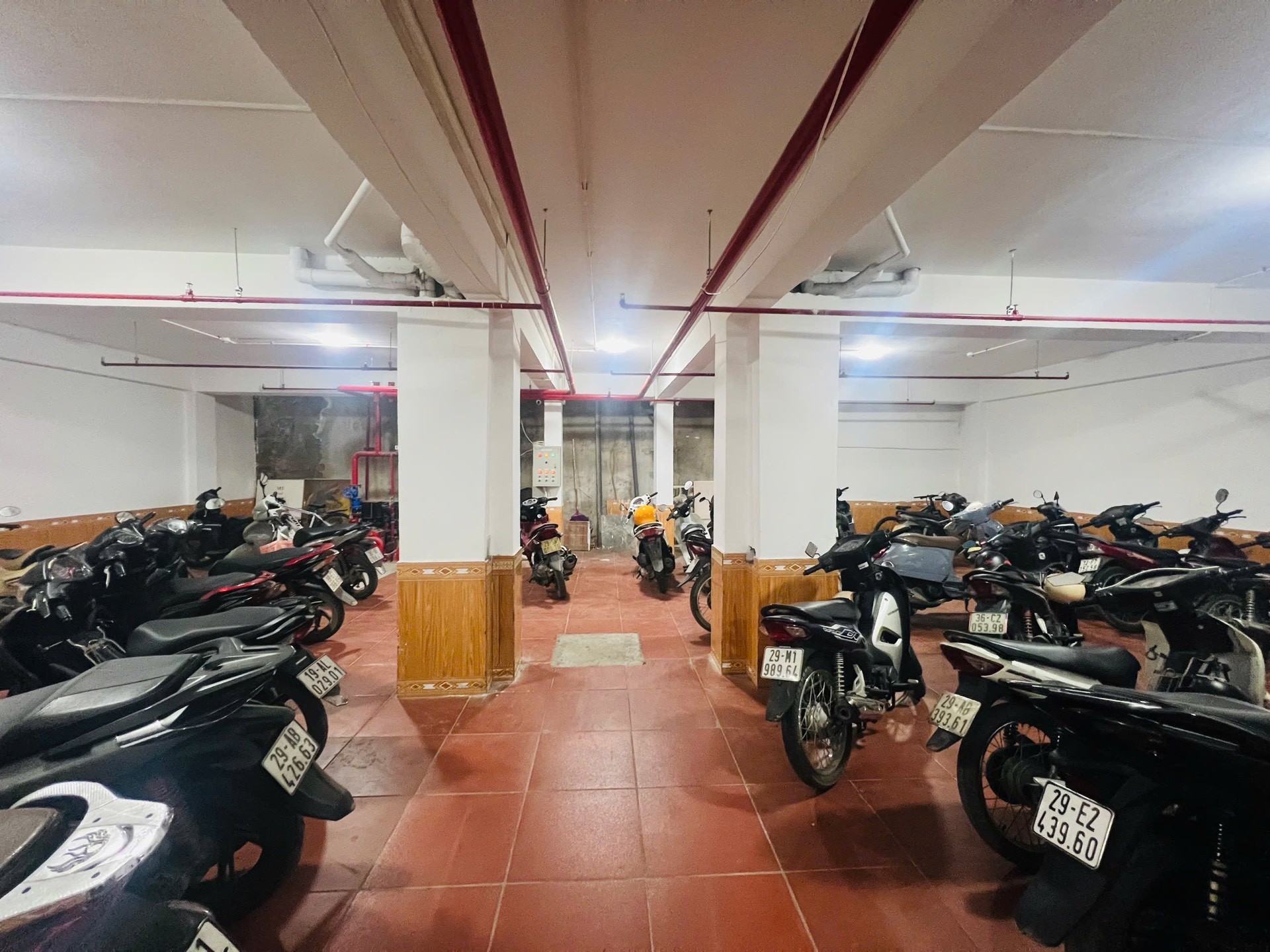 Bán nhà Kim Giang - diện tích 296m2 7 tầng - Lô góc 3 mặt thoáng - giá 95 tỷ