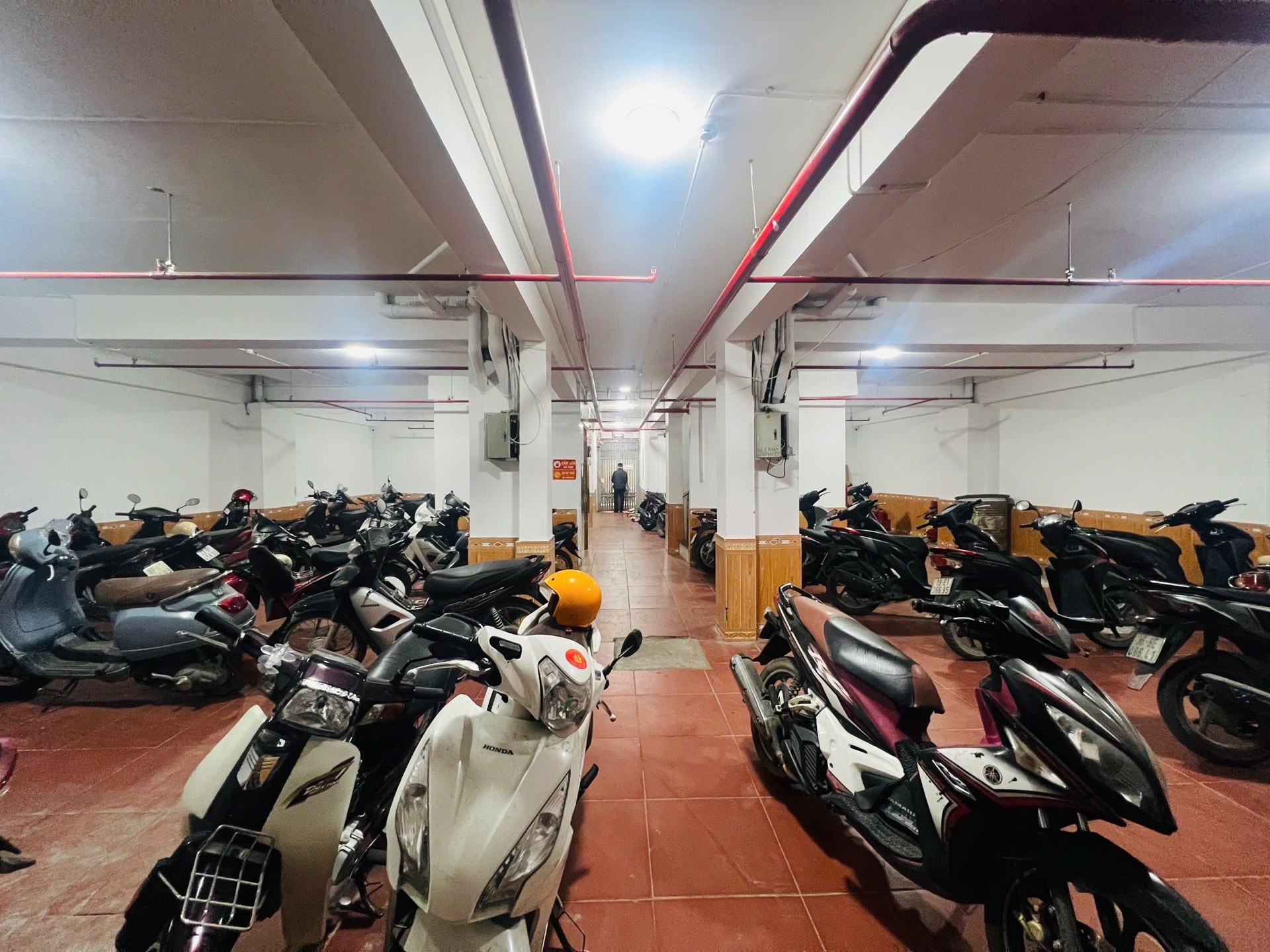 Bán nhà Kim Giang - diện tích 296m2 7 tầng - Lô góc 3 mặt thoáng - giá 95 tỷ