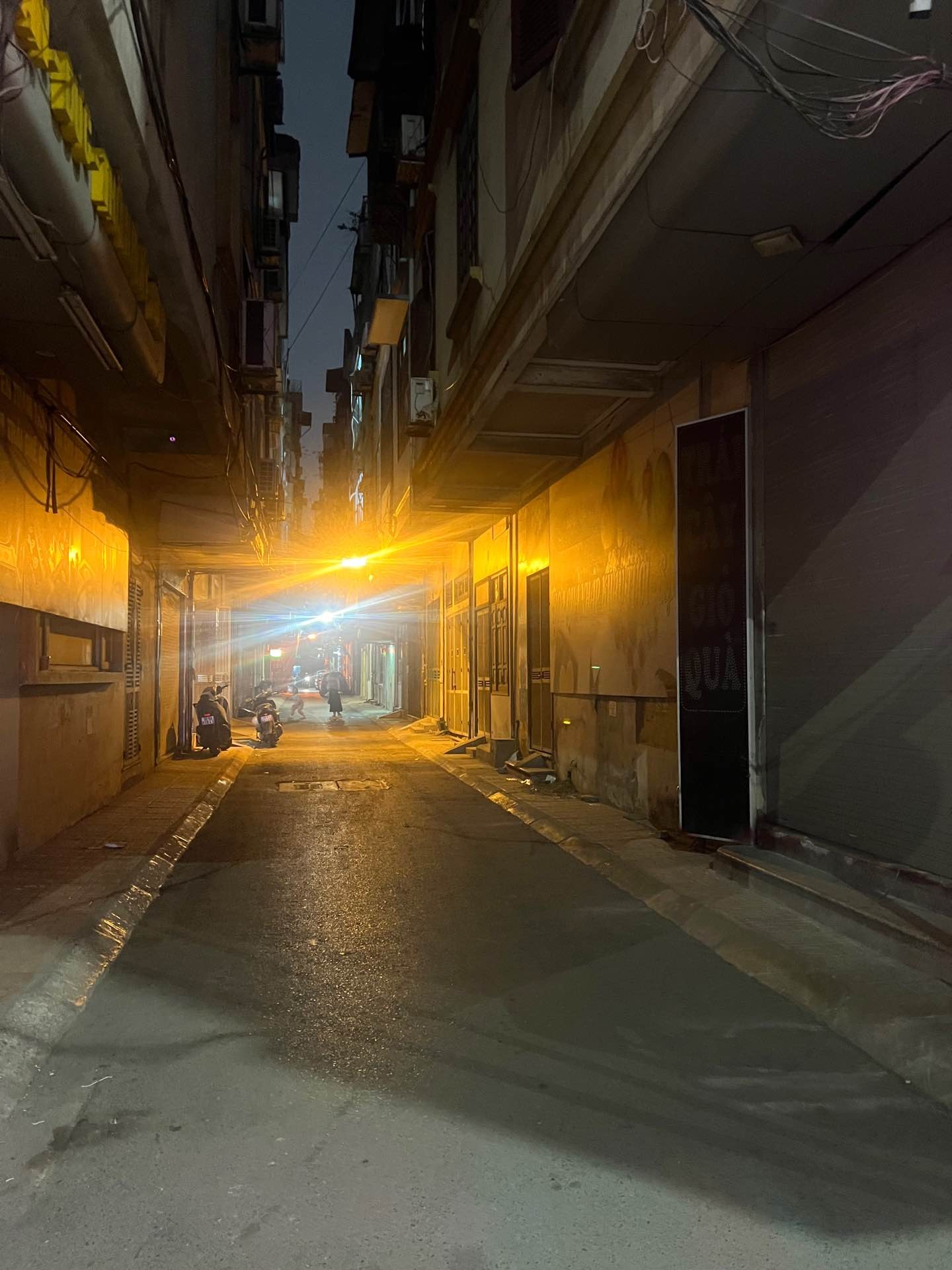 Bán nhà Nguyễn Xiển - diện tích 100.8m2 2 tầng - ô tô tránh - giá 40 tỷ