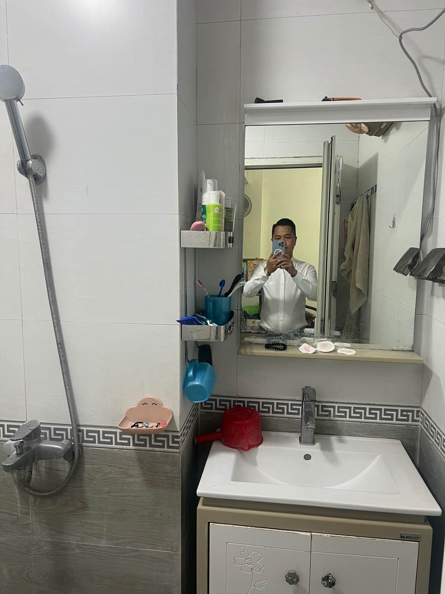 Bán nhà Nguyễn Xiển - diện tích 100.8m2 2 tầng - ô tô tránh - giá 40 tỷ