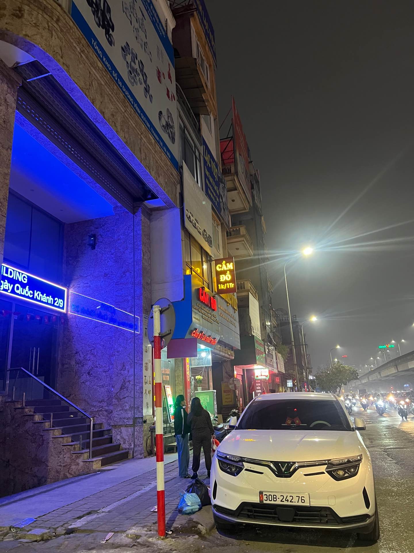 Bán nhà Nguyễn Xiển - diện tích 100.8m2 2 tầng - ô tô tránh - giá 40 tỷ