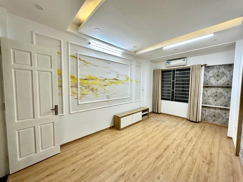 Bán nhà Nguyễn Chính - diện tích 30m2 5 tầng - Ngõ như phố, rất gần ô tô - giá 7,75 tỷ