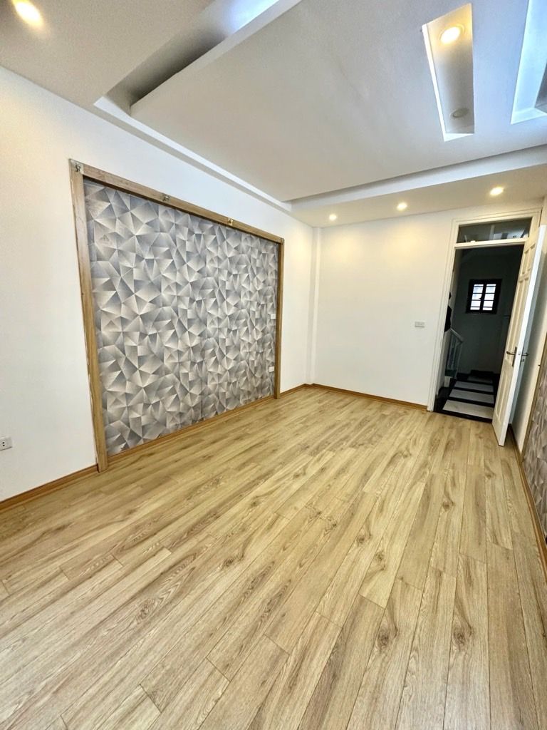 Bán nhà Nguyễn Chính - diện tích 30m2 5 tầng - Ngõ như phố, rất gần ô tô - giá 7,75 tỷ