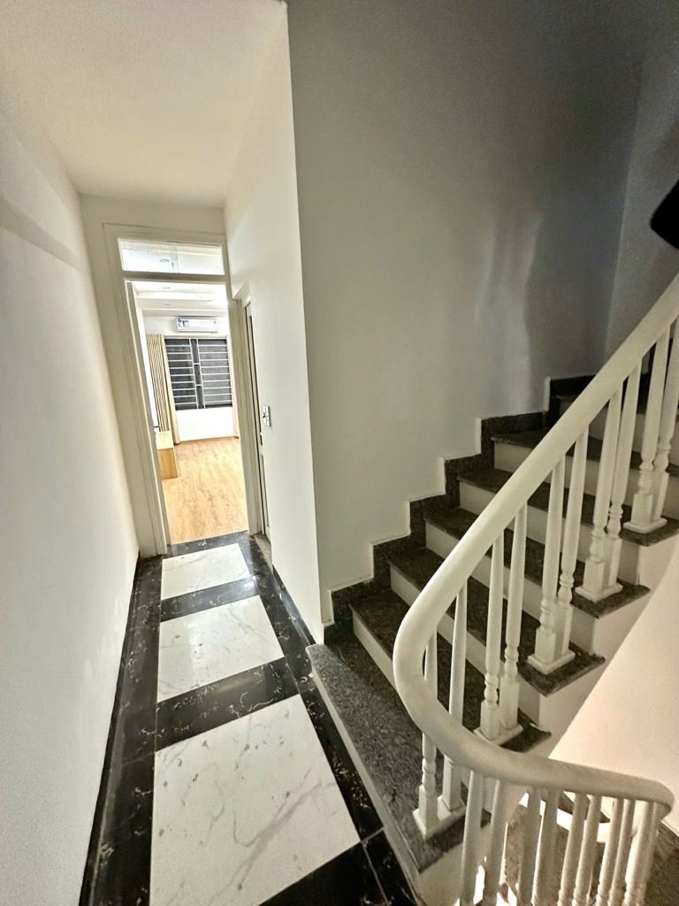 Bán nhà Nguyễn Chính - diện tích 30m2 5 tầng - Ngõ như phố, rất gần ô tô - giá 7,75 tỷ