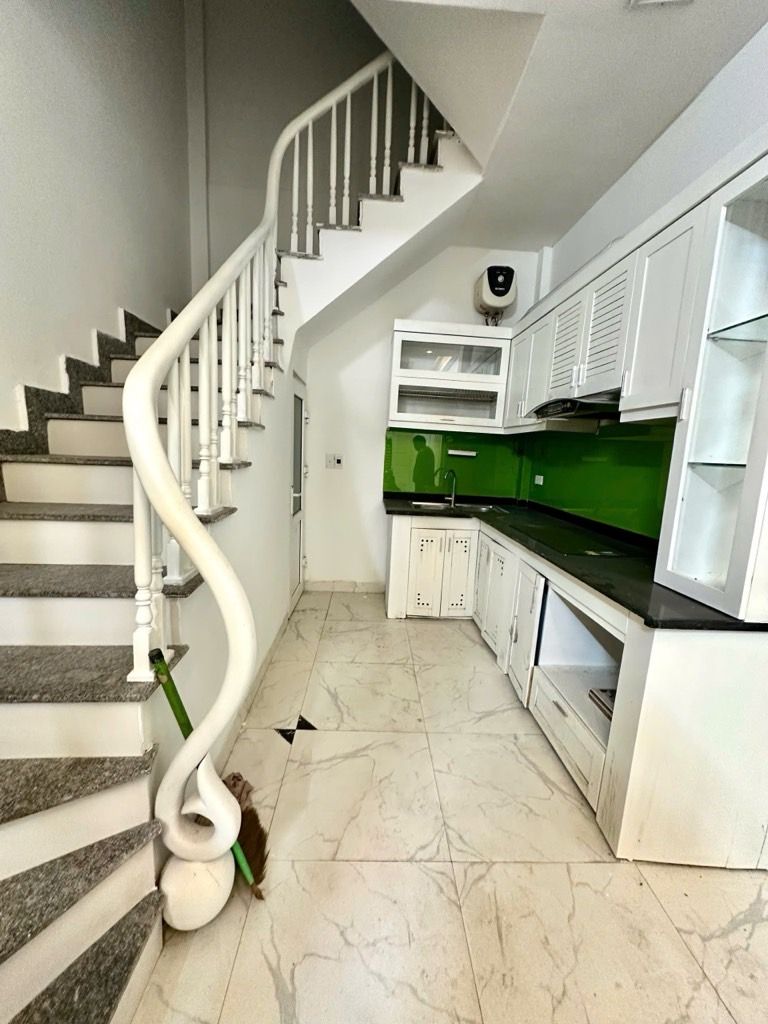Bán nhà Nguyễn Chính - diện tích 30m2 5 tầng - Ngõ như phố, rất gần ô tô - giá 7,75 tỷ