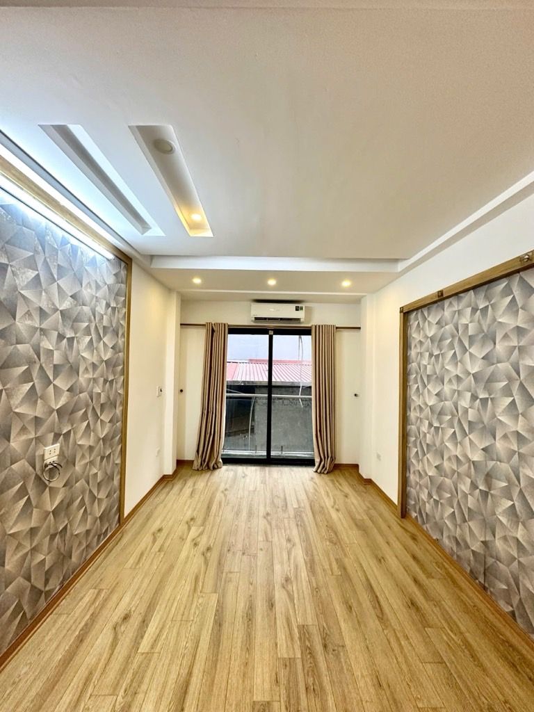 Bán nhà Nguyễn Chính - diện tích 30m2 5 tầng - Ngõ như phố, rất gần ô tô - giá 7,75 tỷ