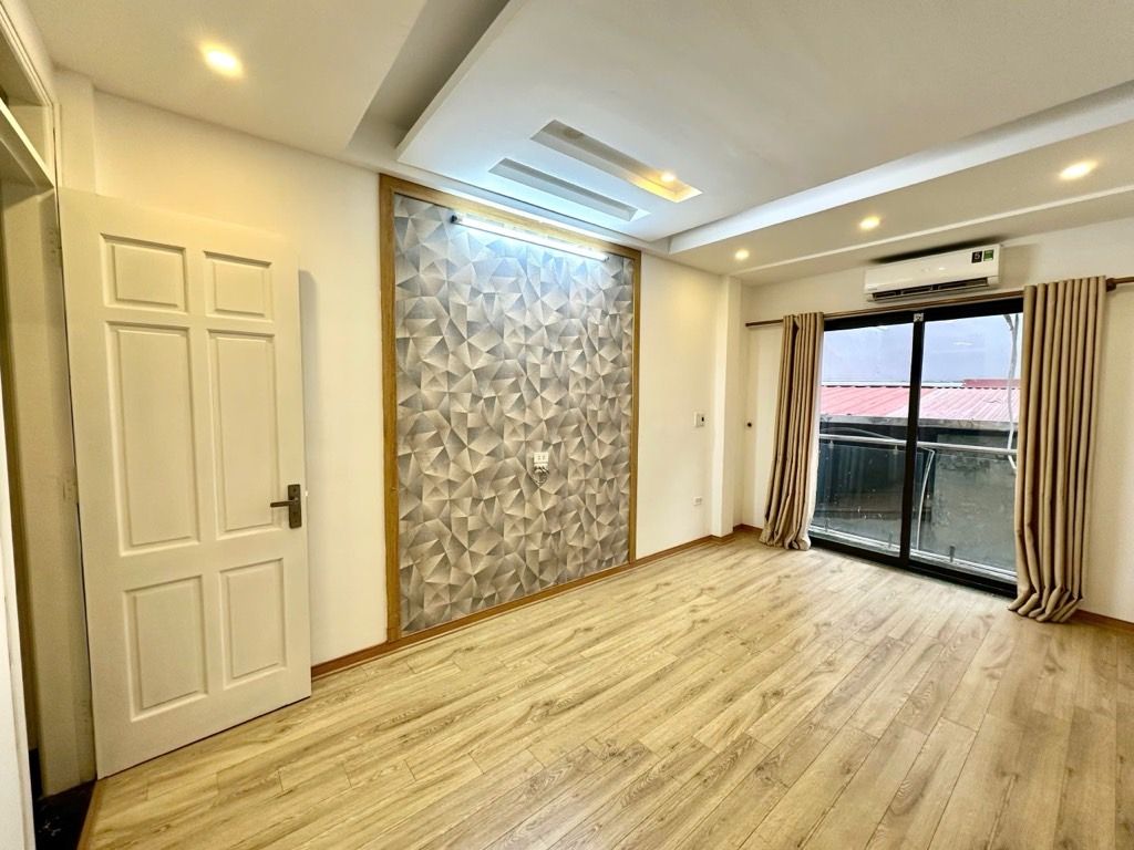 Bán nhà Nguyễn Chính - diện tích 30m2 5 tầng - Ngõ như phố, rất gần ô tô - giá 7,75 tỷ