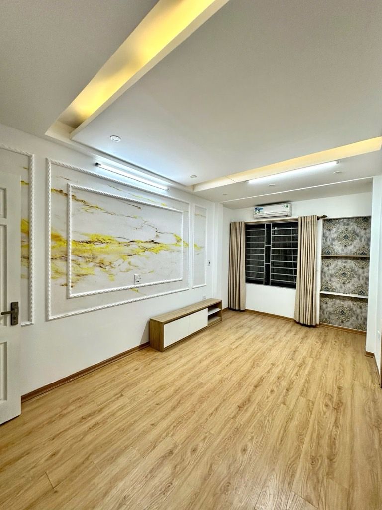 Bán nhà Nguyễn Chính - diện tích 30m2 5 tầng - Ngõ như phố, rất gần ô tô - giá 7,75 tỷ