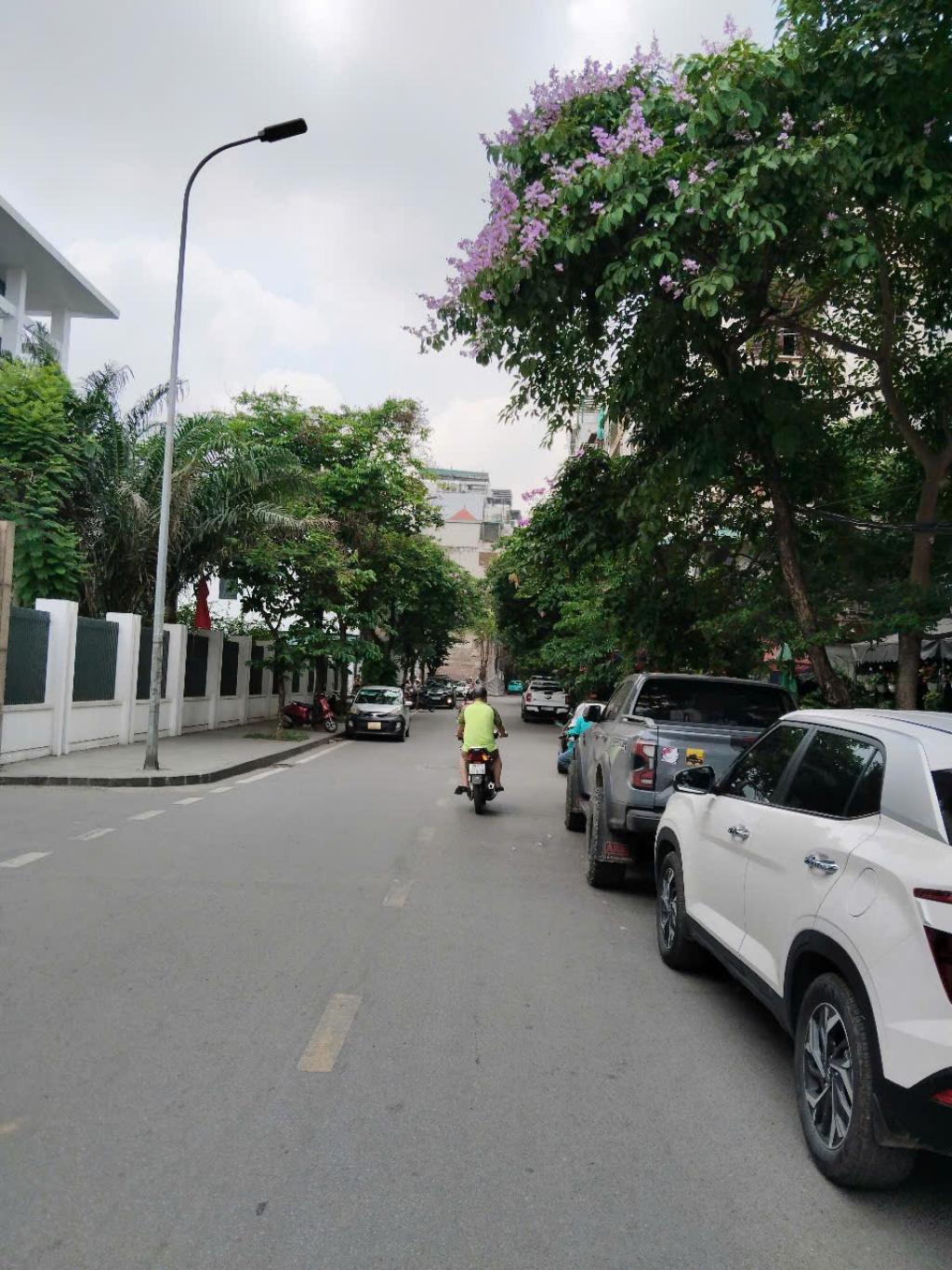 Bán nhà Hoàng Cầu - diện tích 75m2 6 tầng - Thang máy - giá Nhỉnh 48 tỷ