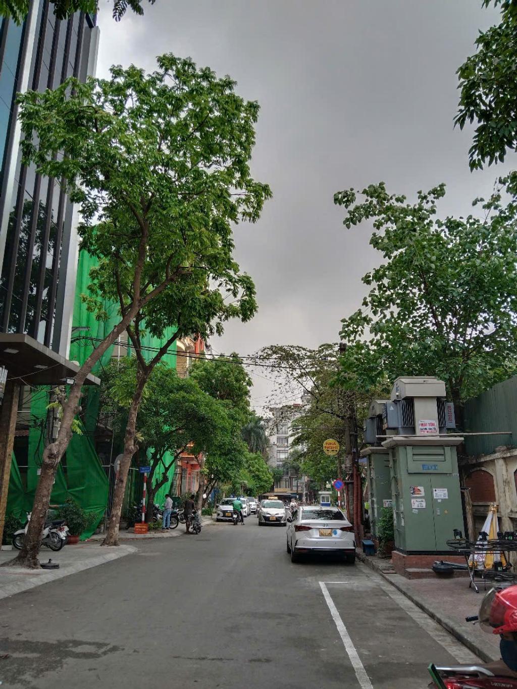 Bán nhà Hoàng Cầu - diện tích 75m2 6 tầng - Thang máy - giá Nhỉnh 48 tỷ