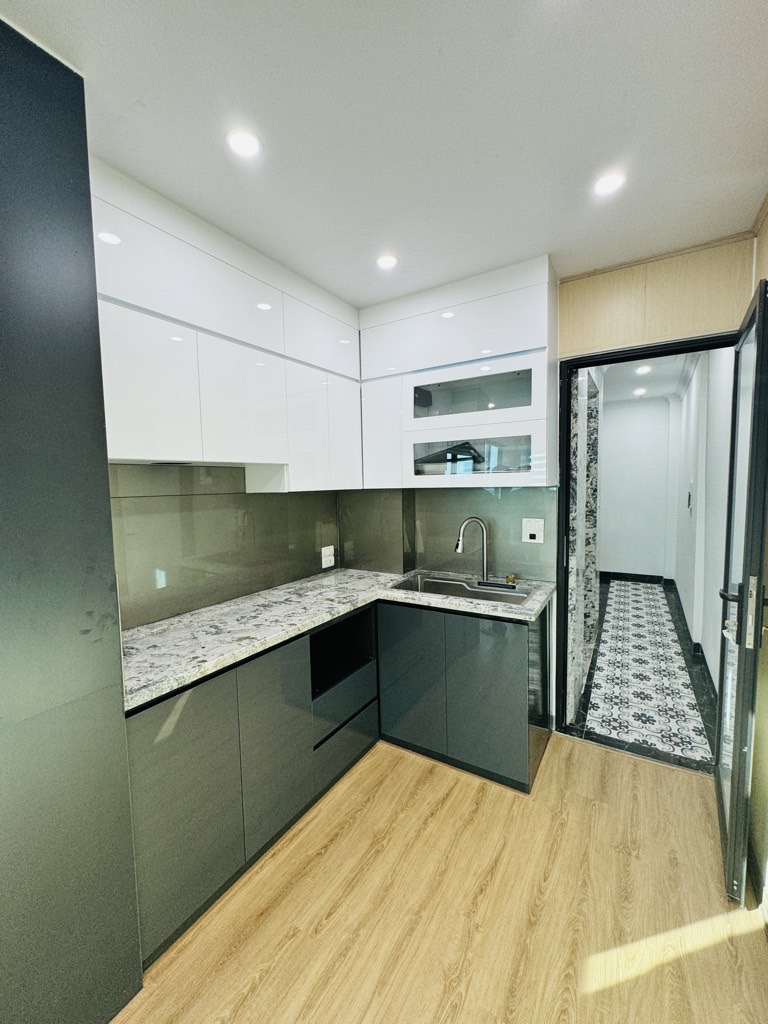 Bán nhà Thịnh Liệt - diện tích 31m2 6 tầng - Ô TÔ TRÁNH - giá 13,2 tỷ