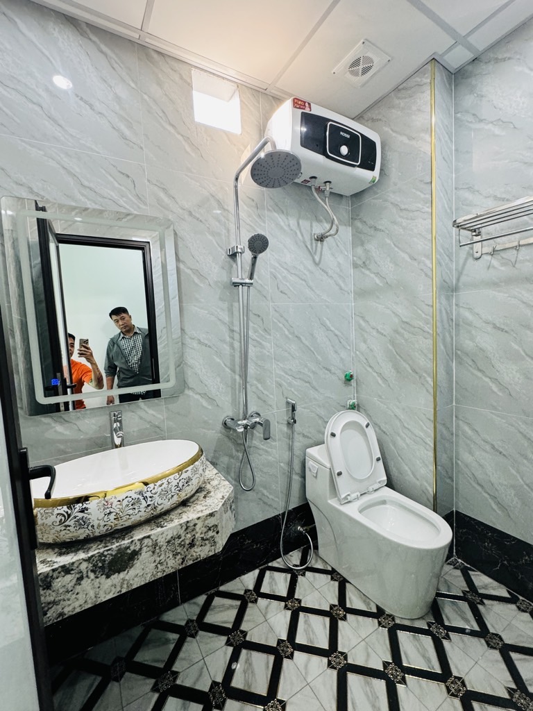 Bán nhà Thịnh Liệt - diện tích 31m2 6 tầng - Ô TÔ TRÁNH - giá 13,2 tỷ