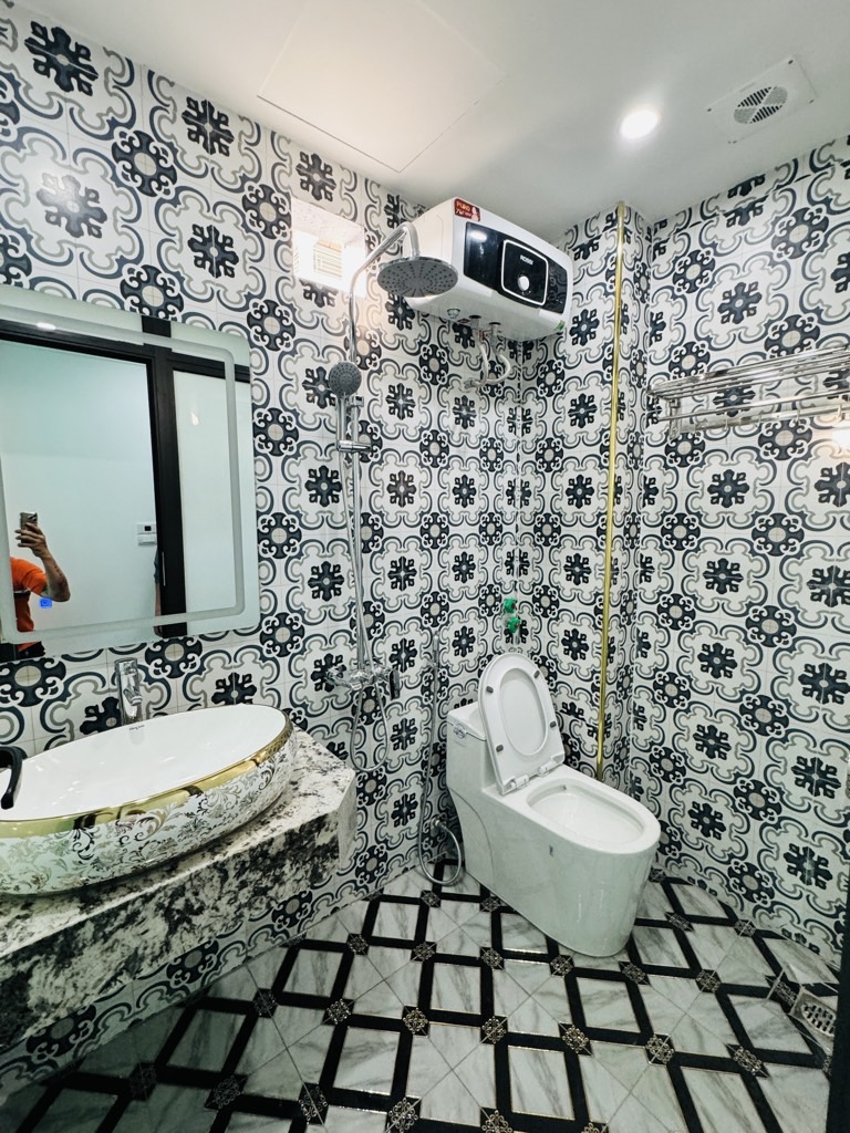 Bán nhà Thịnh Liệt - diện tích 31m2 6 tầng - Ô TÔ TRÁNH - giá 13,2 tỷ