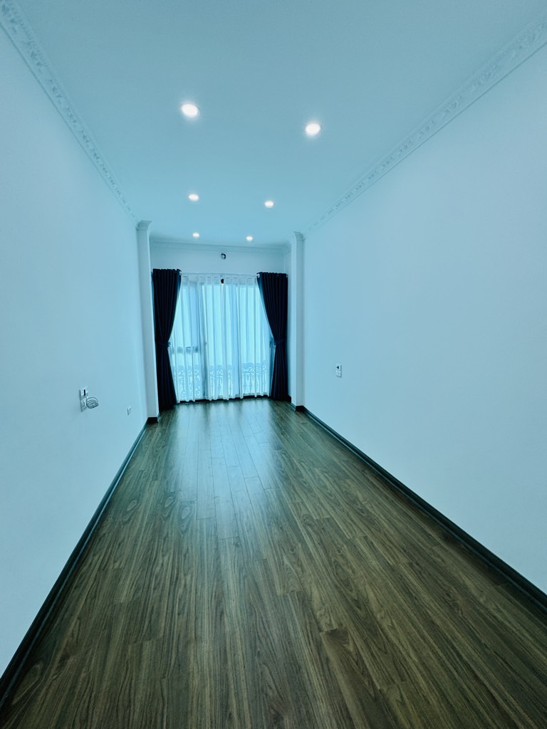 Bán nhà Thịnh Liệt - diện tích 31m2 6 tầng - Ô TÔ TRÁNH - giá 13,2 tỷ