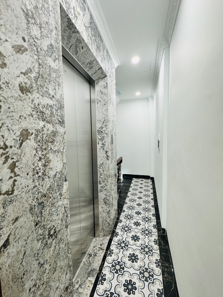 Bán nhà Thịnh Liệt - diện tích 31m2 6 tầng - Ô TÔ TRÁNH - giá 13,2 tỷ