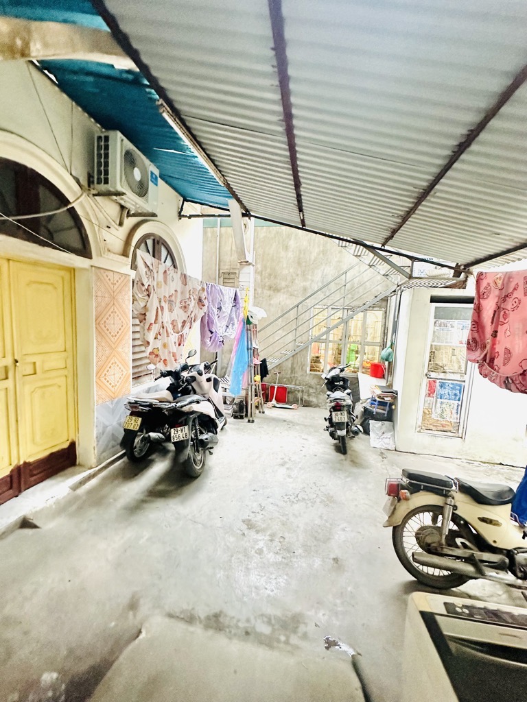 Bán nhà Hoàng Mai - diện tích 137m2 4 tầng - Ô tô vào trong nhà - giá 29,5 tỷ