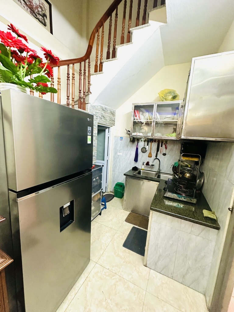 Bán nhà Hoàng Mai - diện tích 137m2 4 tầng - Ô tô vào trong nhà - giá 29,5 tỷ