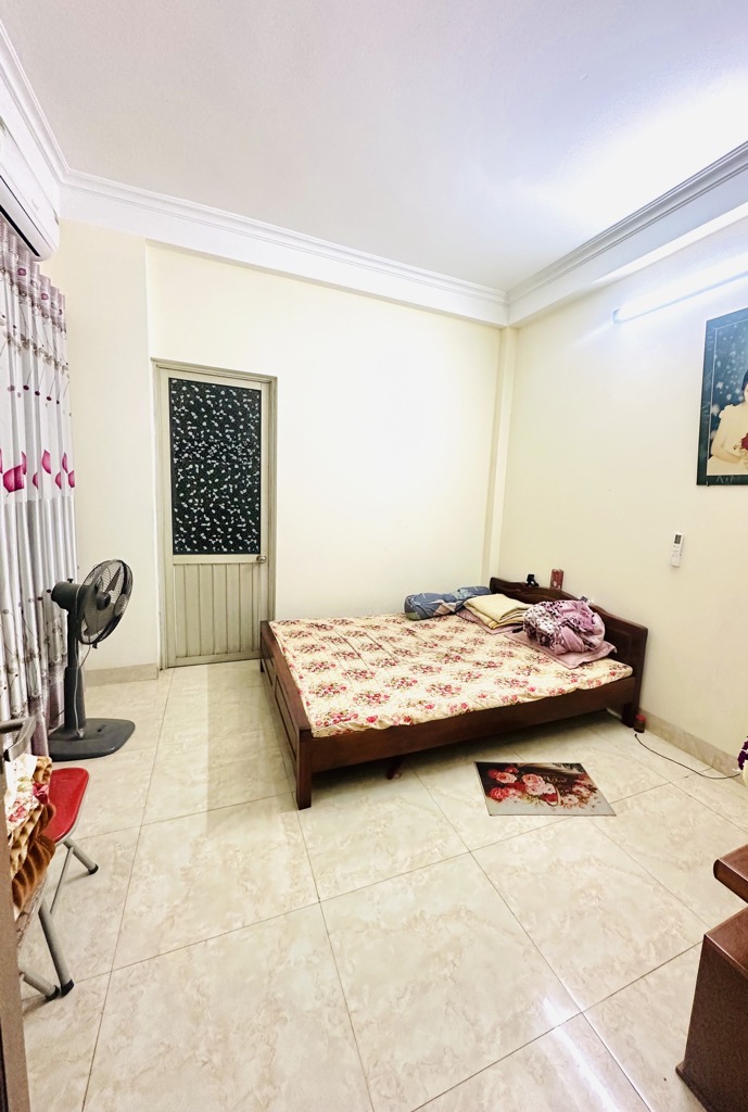 Bán nhà Hoàng Mai - diện tích 137m2 4 tầng - Ô tô vào trong nhà - giá 29,5 tỷ