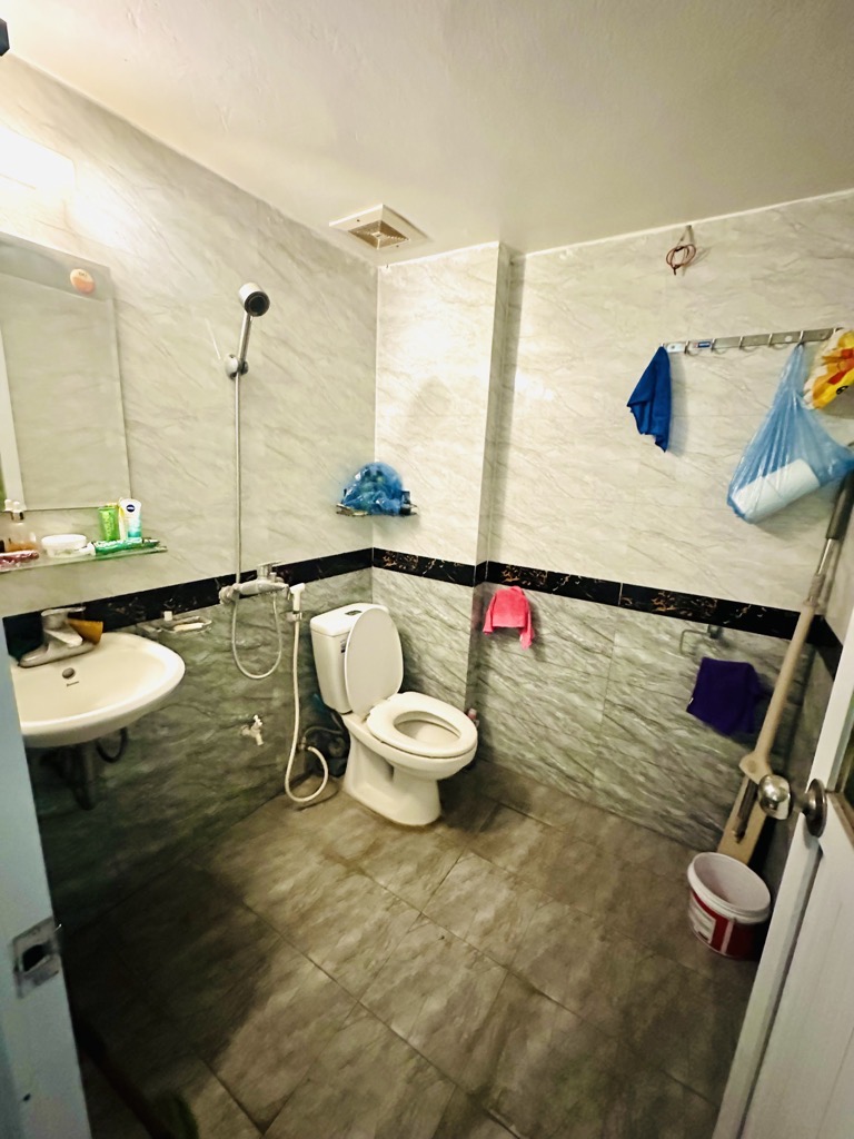 Bán nhà Hoàng Mai - diện tích 137m2 4 tầng - Ô tô vào trong nhà - giá 29,5 tỷ