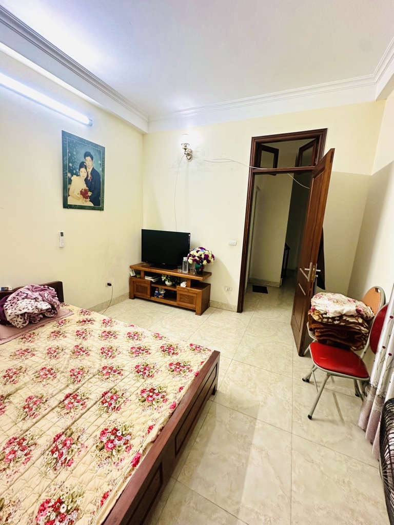 Bán nhà Hoàng Mai - diện tích 137m2 4 tầng - Ô tô vào trong nhà - giá 29,5 tỷ