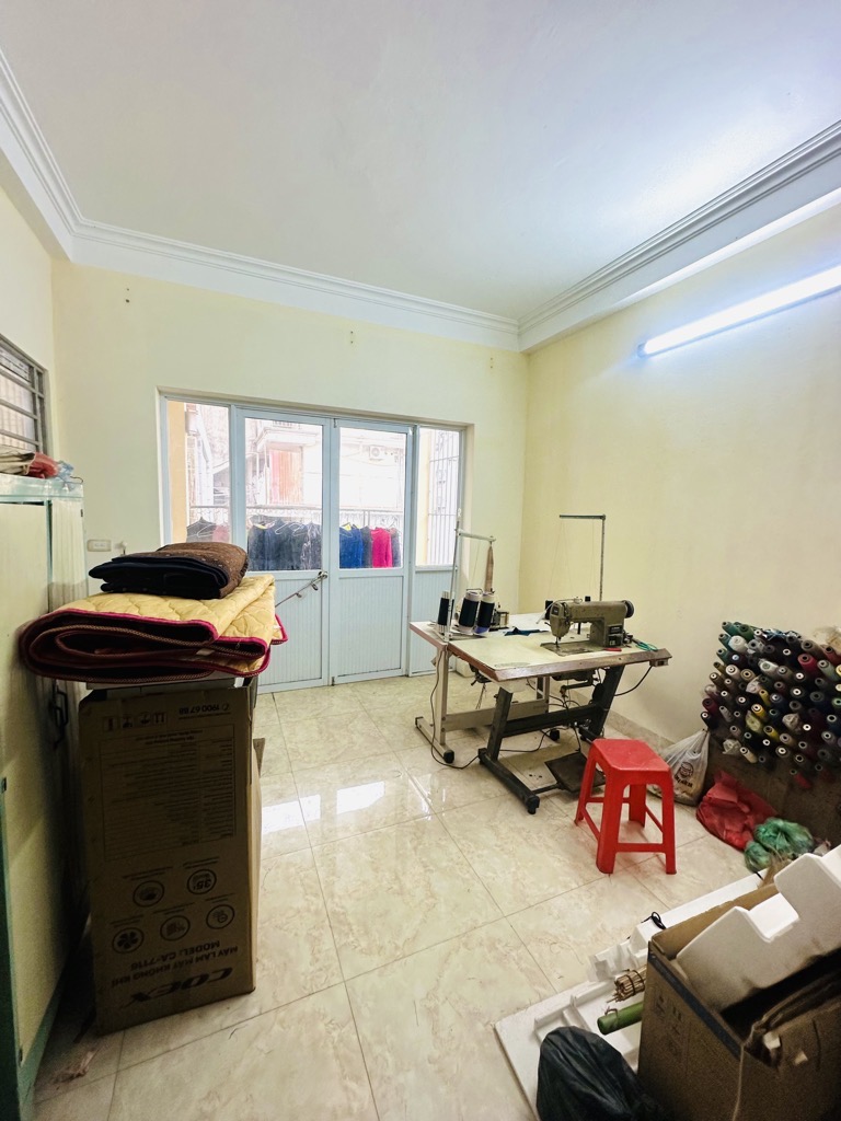 Bán nhà Hoàng Mai - diện tích 137m2 4 tầng - Ô tô vào trong nhà - giá 29,5 tỷ