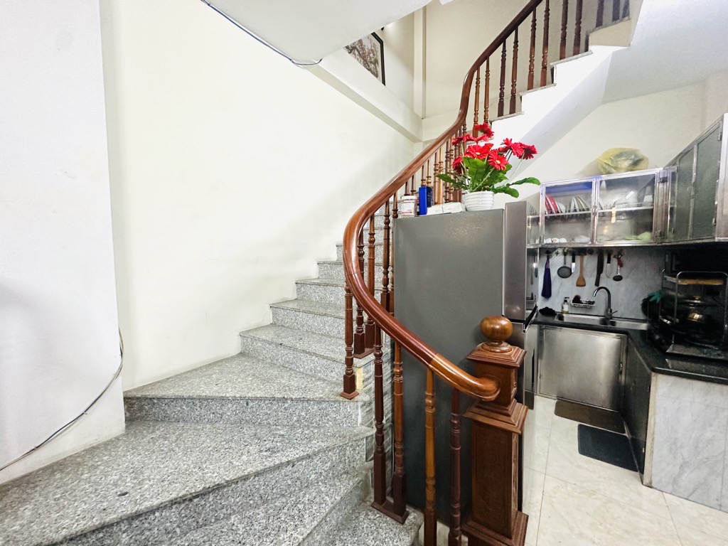 Bán nhà Hoàng Mai - diện tích 137m2 4 tầng - Ô tô vào trong nhà - giá 29,5 tỷ