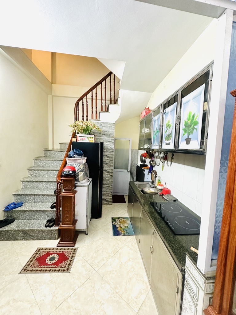 Bán nhà Hoàng Mai - diện tích 137m2 4 tầng - Ô tô vào trong nhà - giá 29,5 tỷ